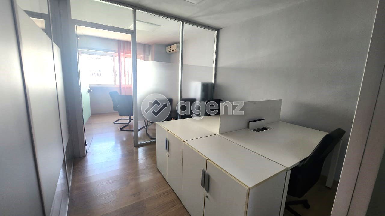 Magnifique Bureau à vendre à Gauthier — 2