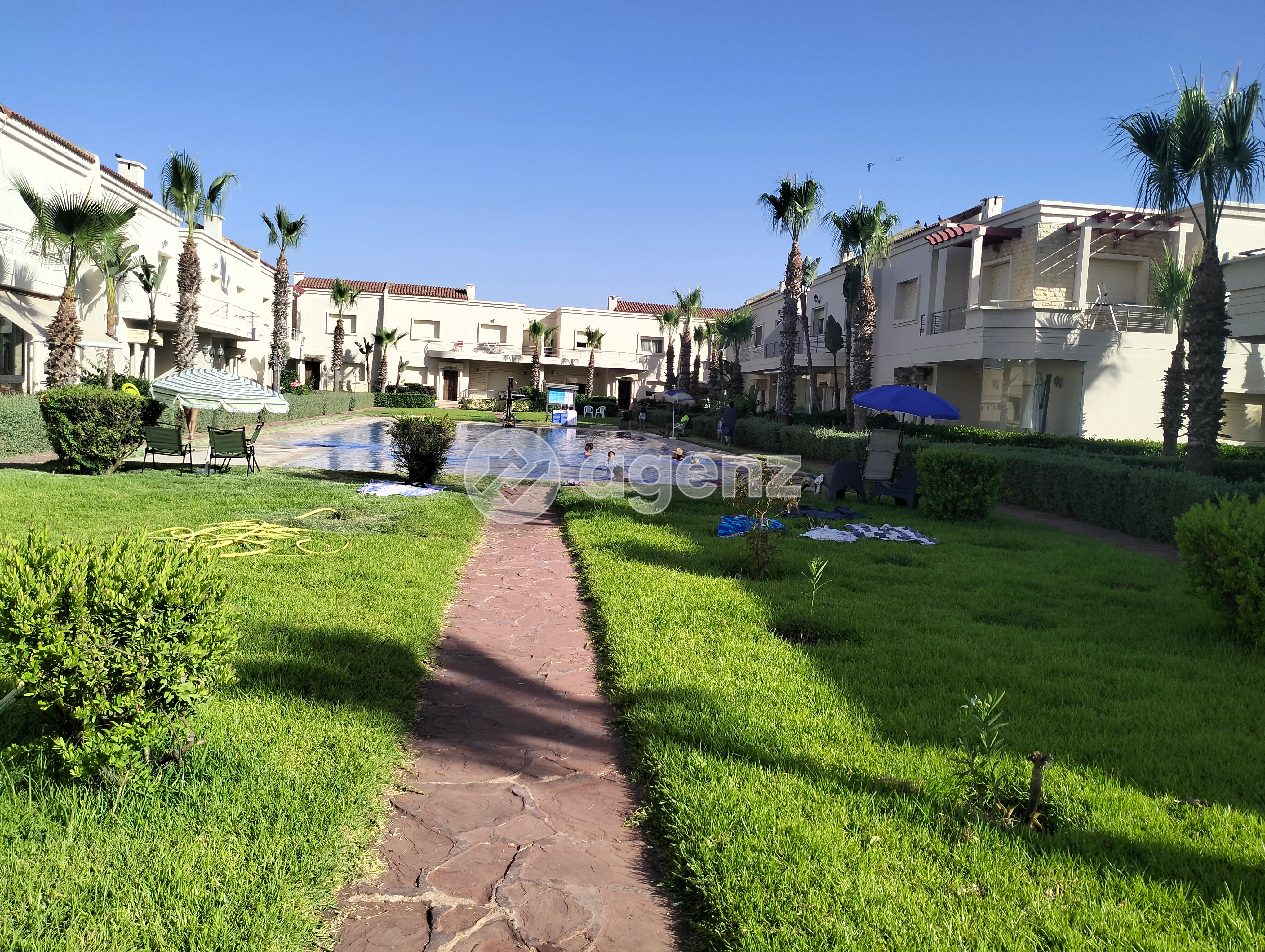 Superbe Villa de 3 chambres  à vendre 3 salles de bains cuisine équipée terrasse et balcon  — 5