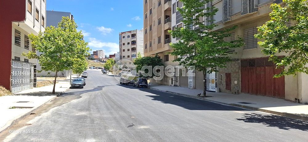 Lot de Terrain de 150m² sur voie de 20m à vendre.