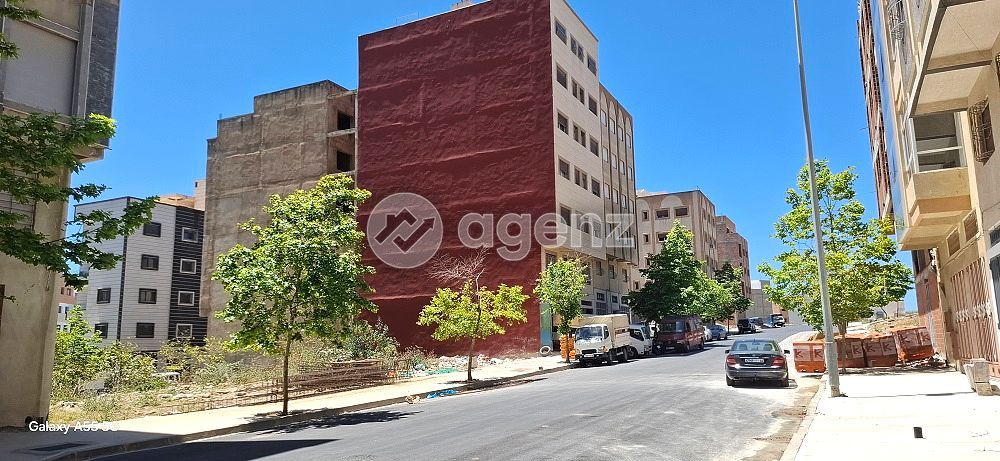 Lot de Terrain de 150m² sur voie de 20m à vendre. — 2
