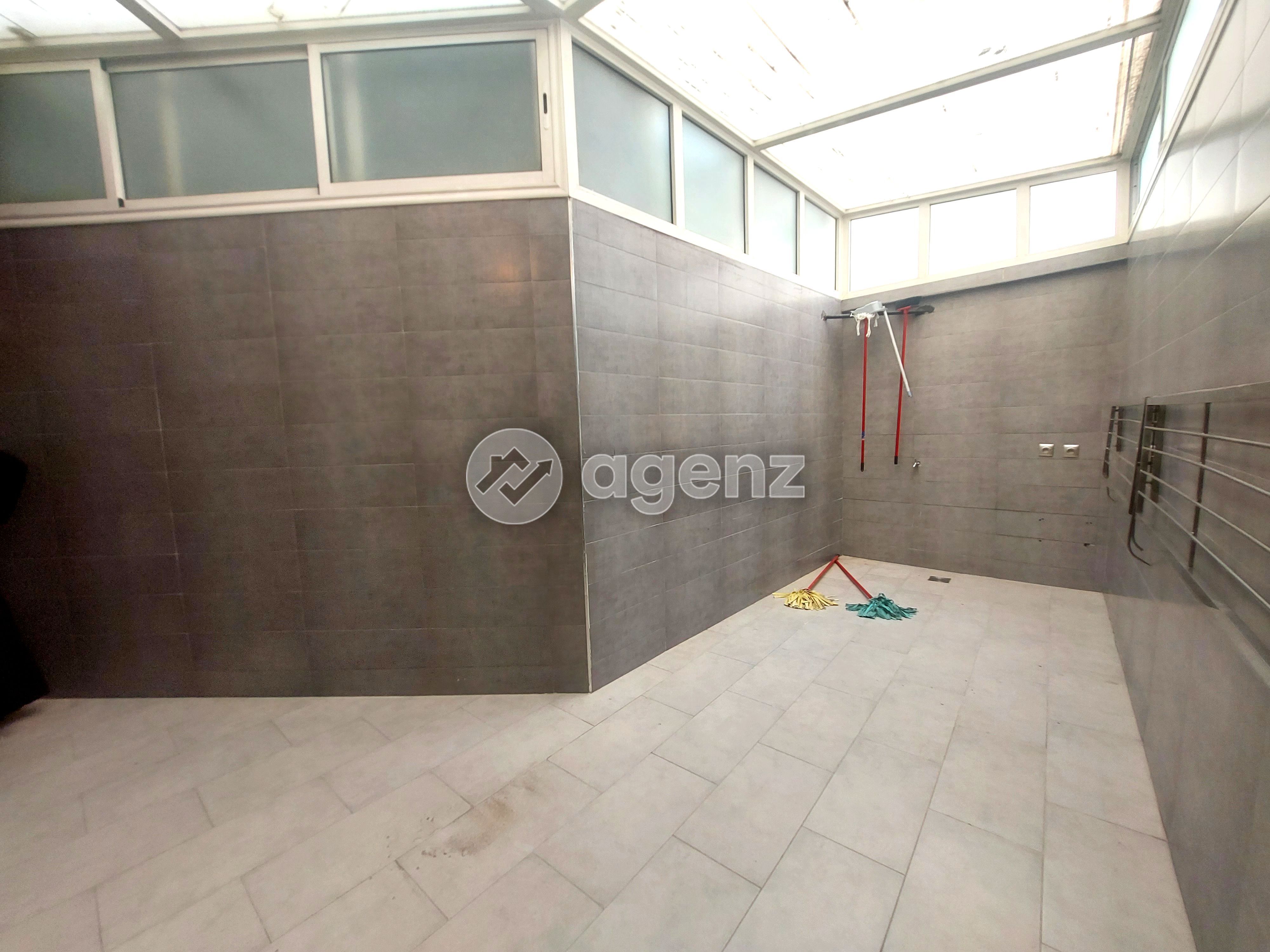 APPARTEMENT MEUBLÉ DE PRESTIGE À LOUER — 4