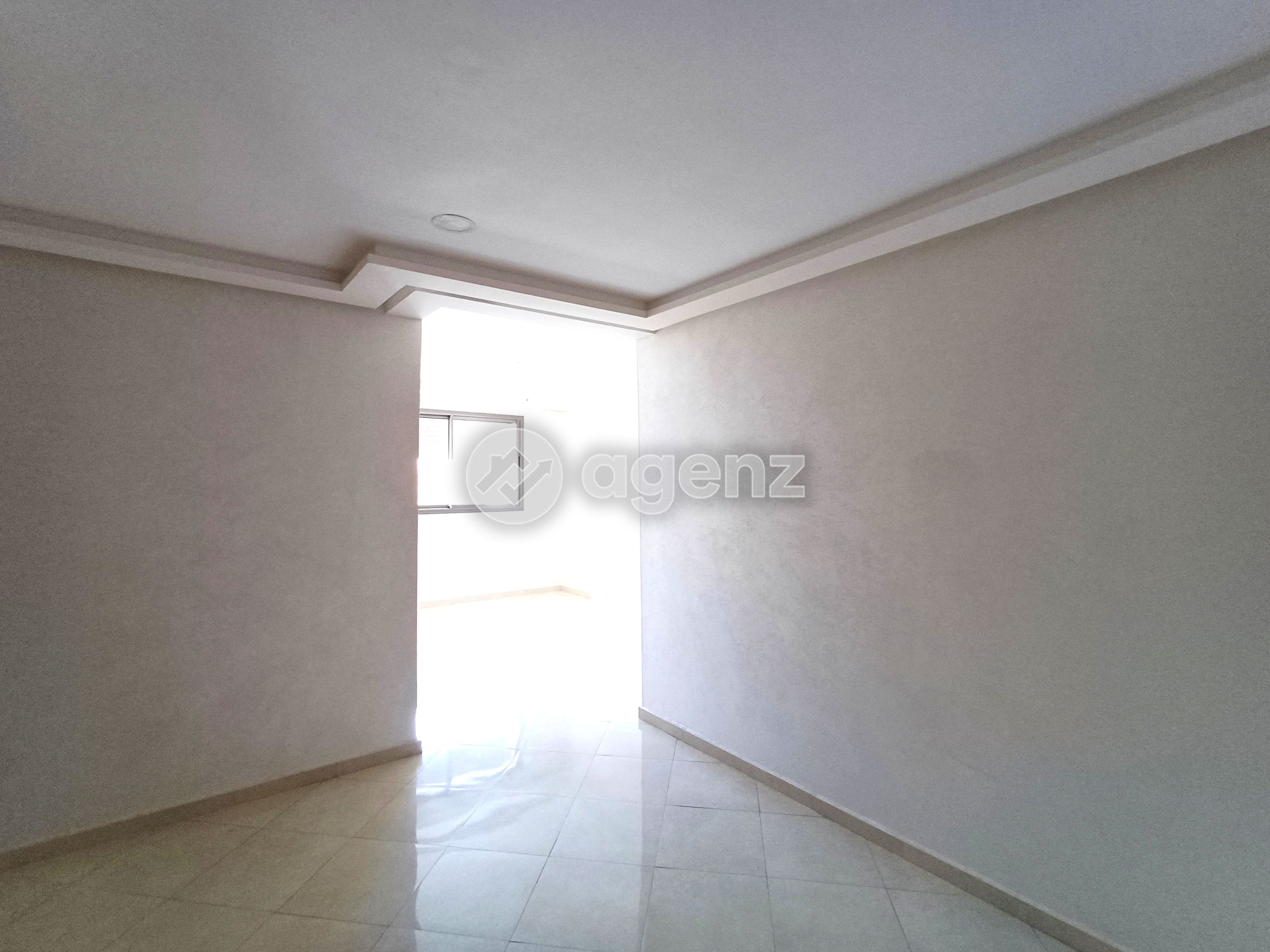 Charmant Appartement de 3 chambres à vendre à Plage Mimosa 2