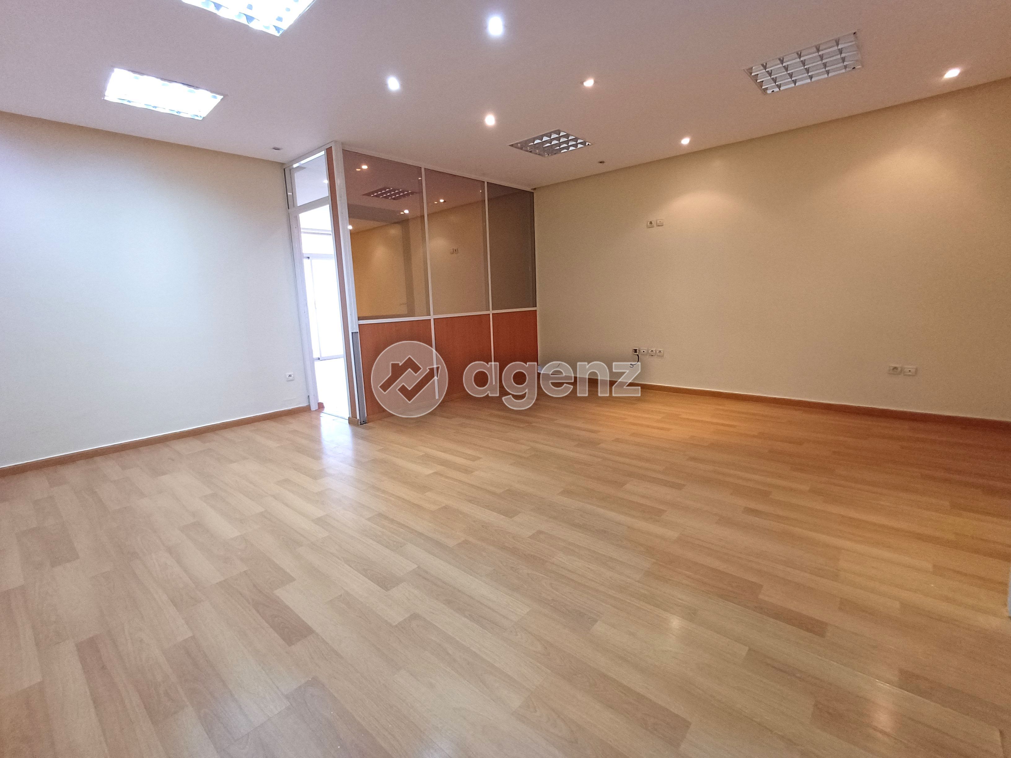 BUREAU MODERNE À CASABLANCA – CONFORT ET LUMINOSITÉ