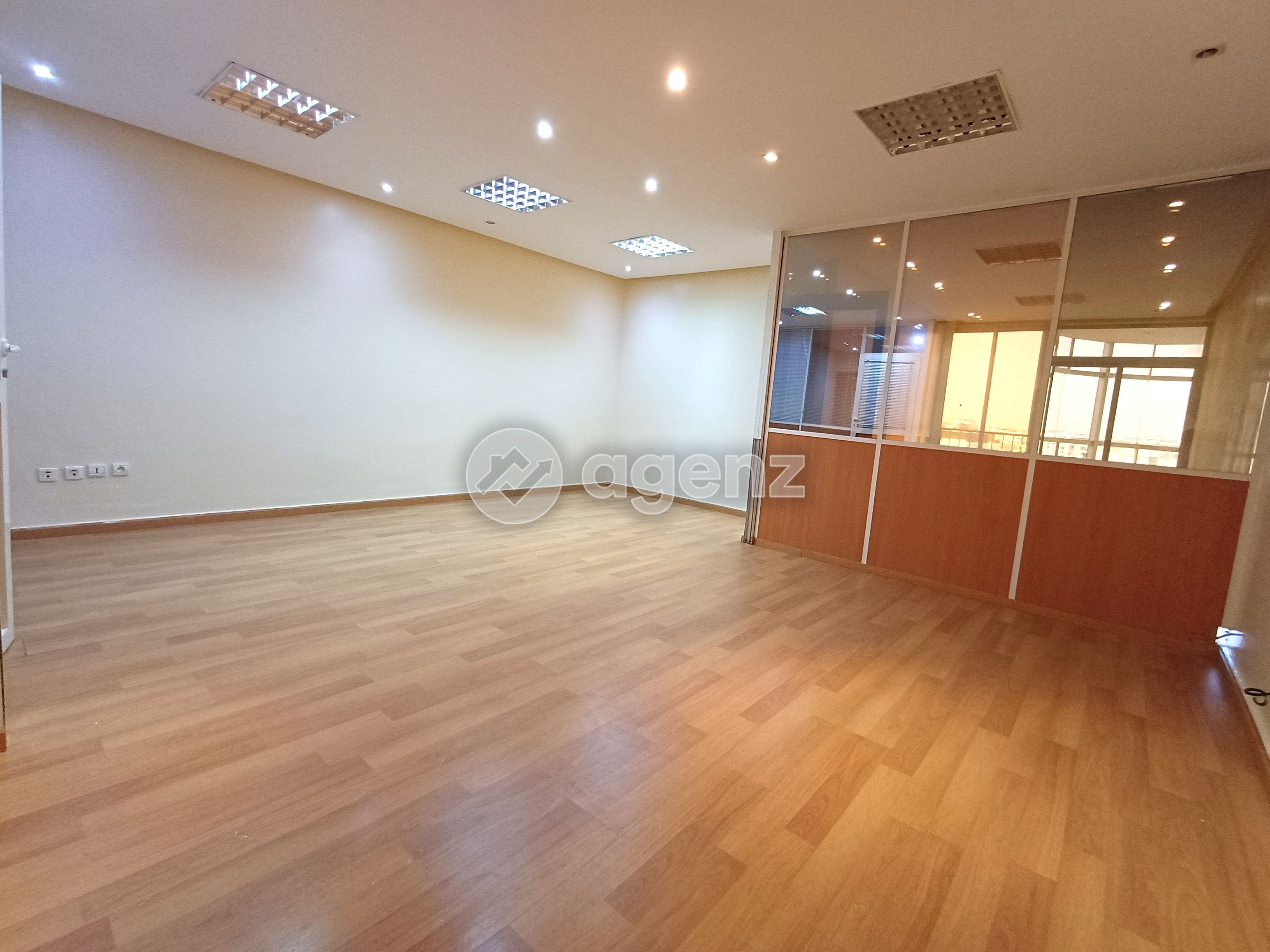 BUREAU MODERNE À CASABLANCA – CONFORT ET LUMINOSITÉ — 5