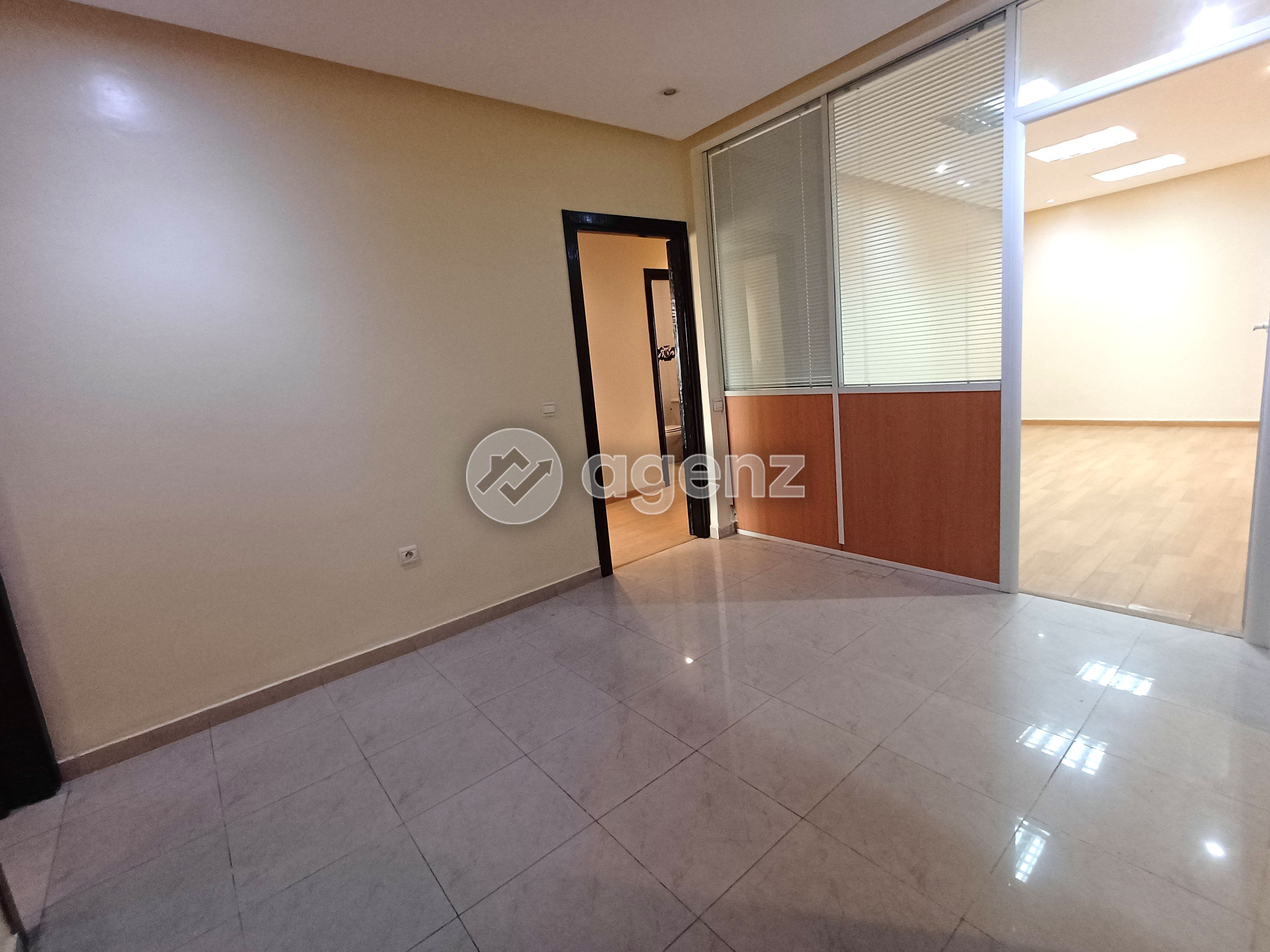 BUREAU MODERNE À CASABLANCA – CONFORT ET LUMINOSITÉ — 2