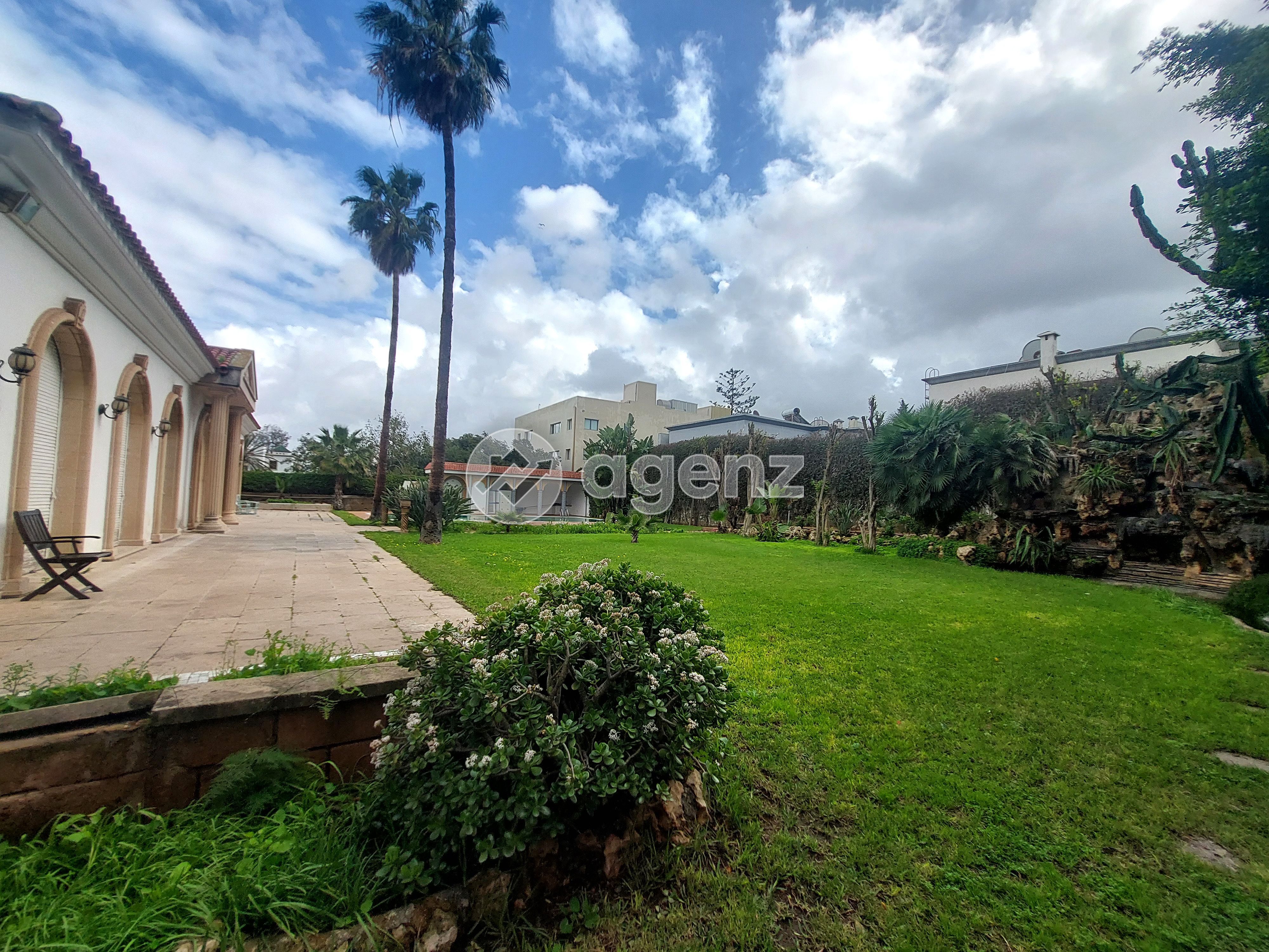 Villa 2775 m² f Californie — 2