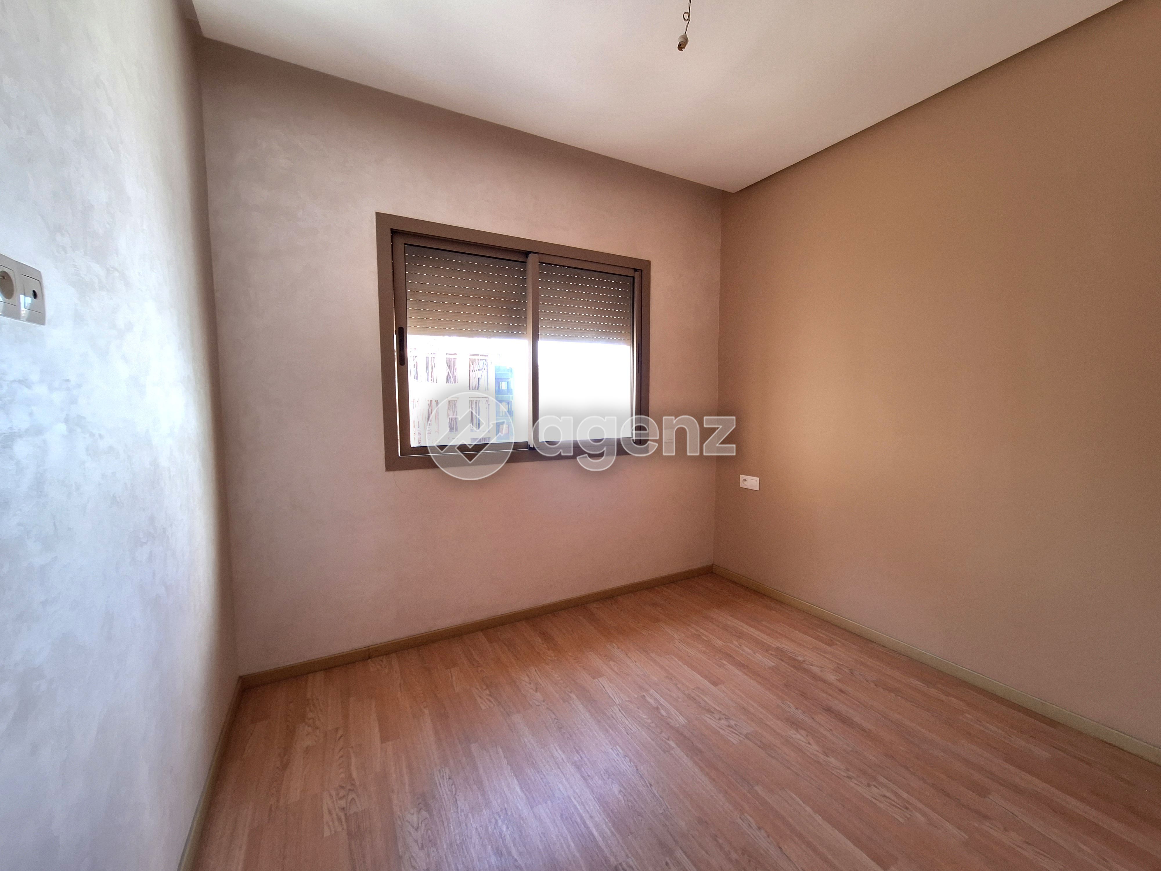 Authentique Appartement de 2 chambres à vendre à Les Hôpitaux — 3