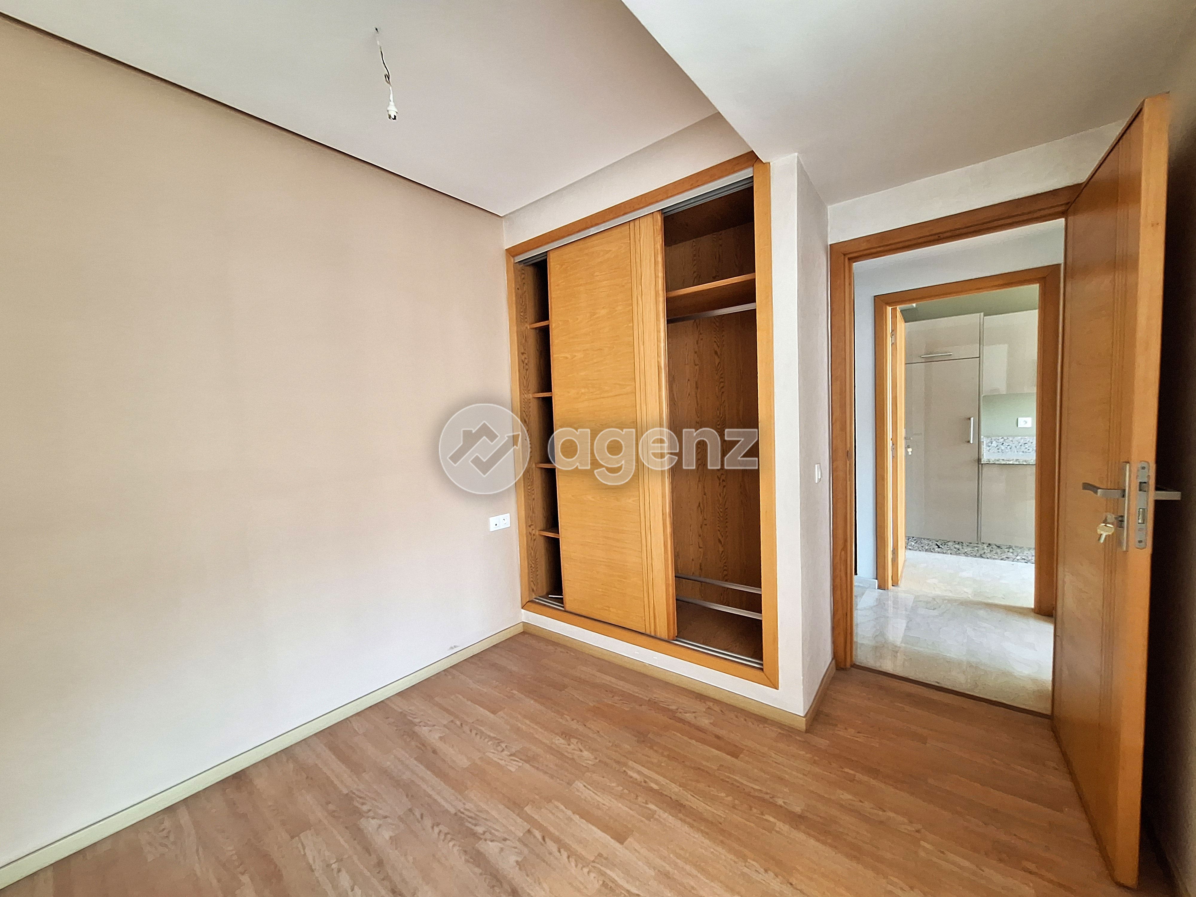 Authentique Appartement de 2 chambres à vendre à Les Hôpitaux — 4