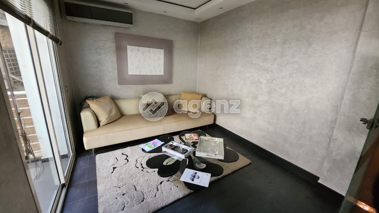 Bureau 95 m² à Hay Alfarah — 2