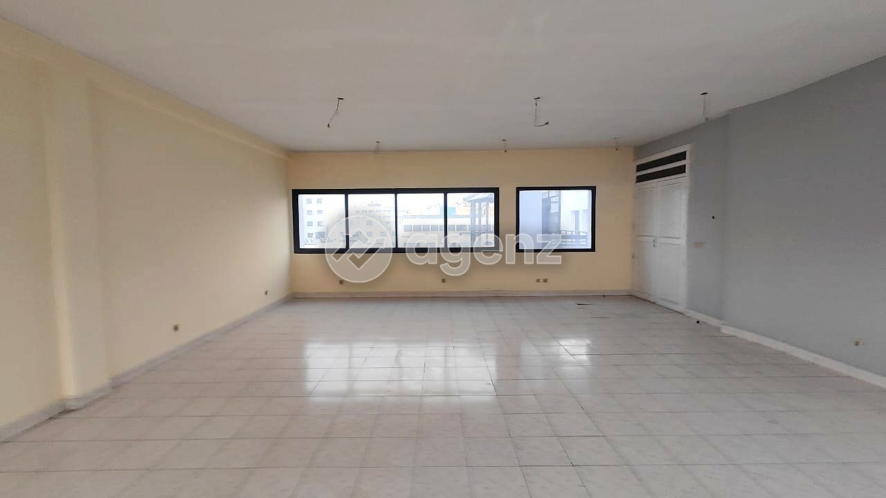 BUREAU DE 124 M² À VENDRE PROCHE TRAMWAY — 3