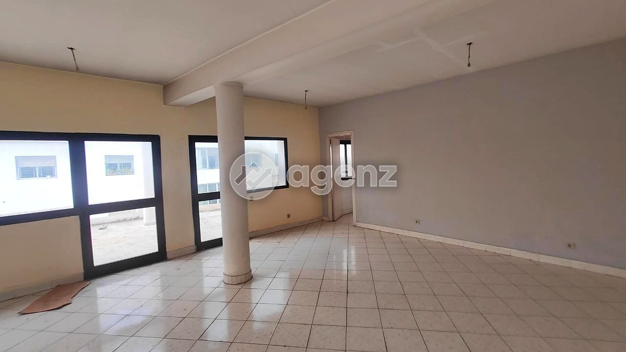 BUREAU DE 124 M² À VENDRE PROCHE TRAMWAY — 4