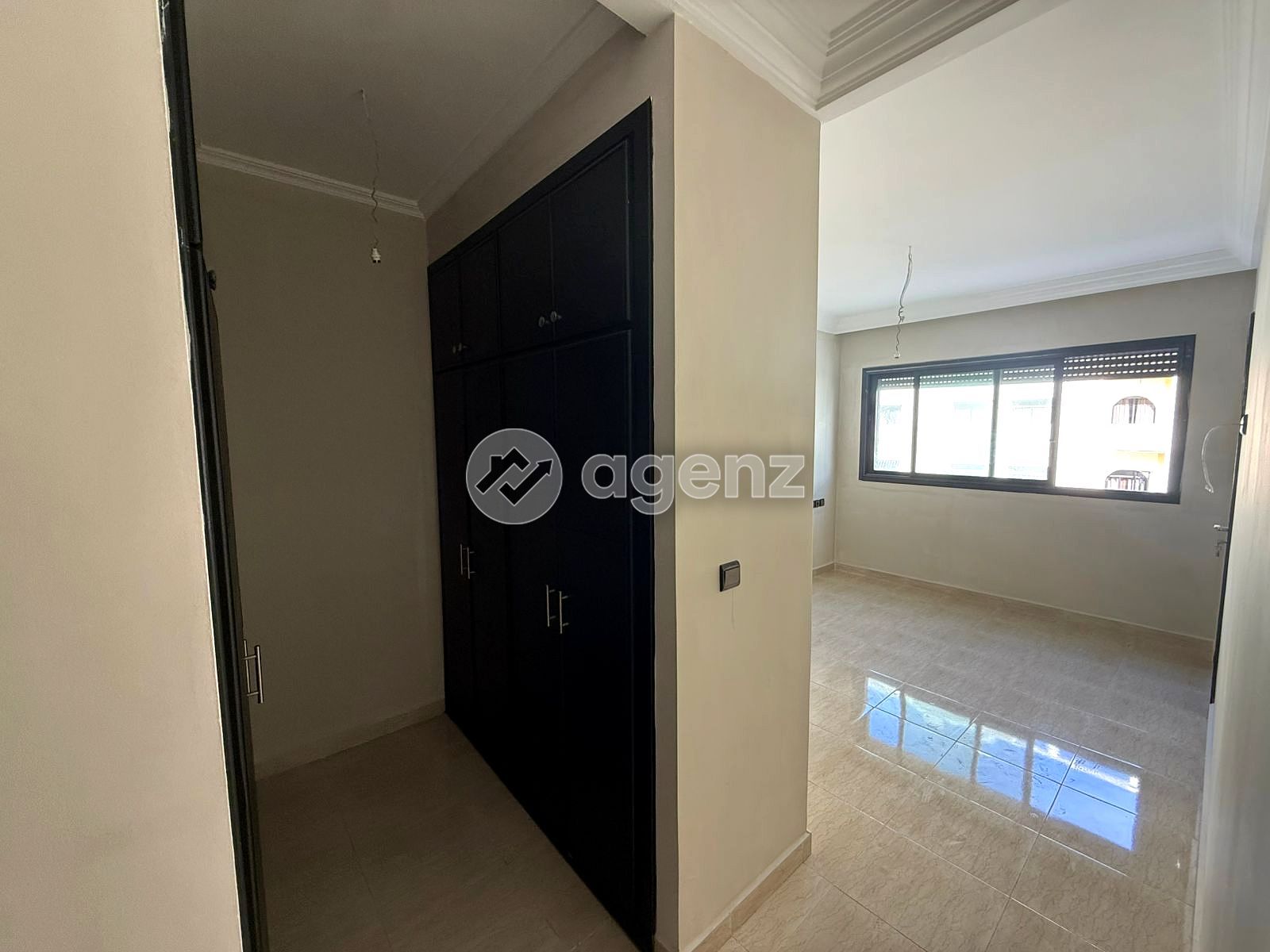 Authentique Appartement de 2 chambres à vendre à Les Hôpitaux — 2
