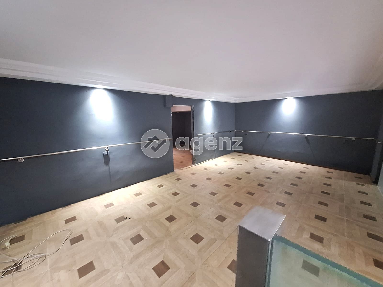 Superbe Commerce à vendre à AIN SEBAA ZOO ET LA GARE  — 3