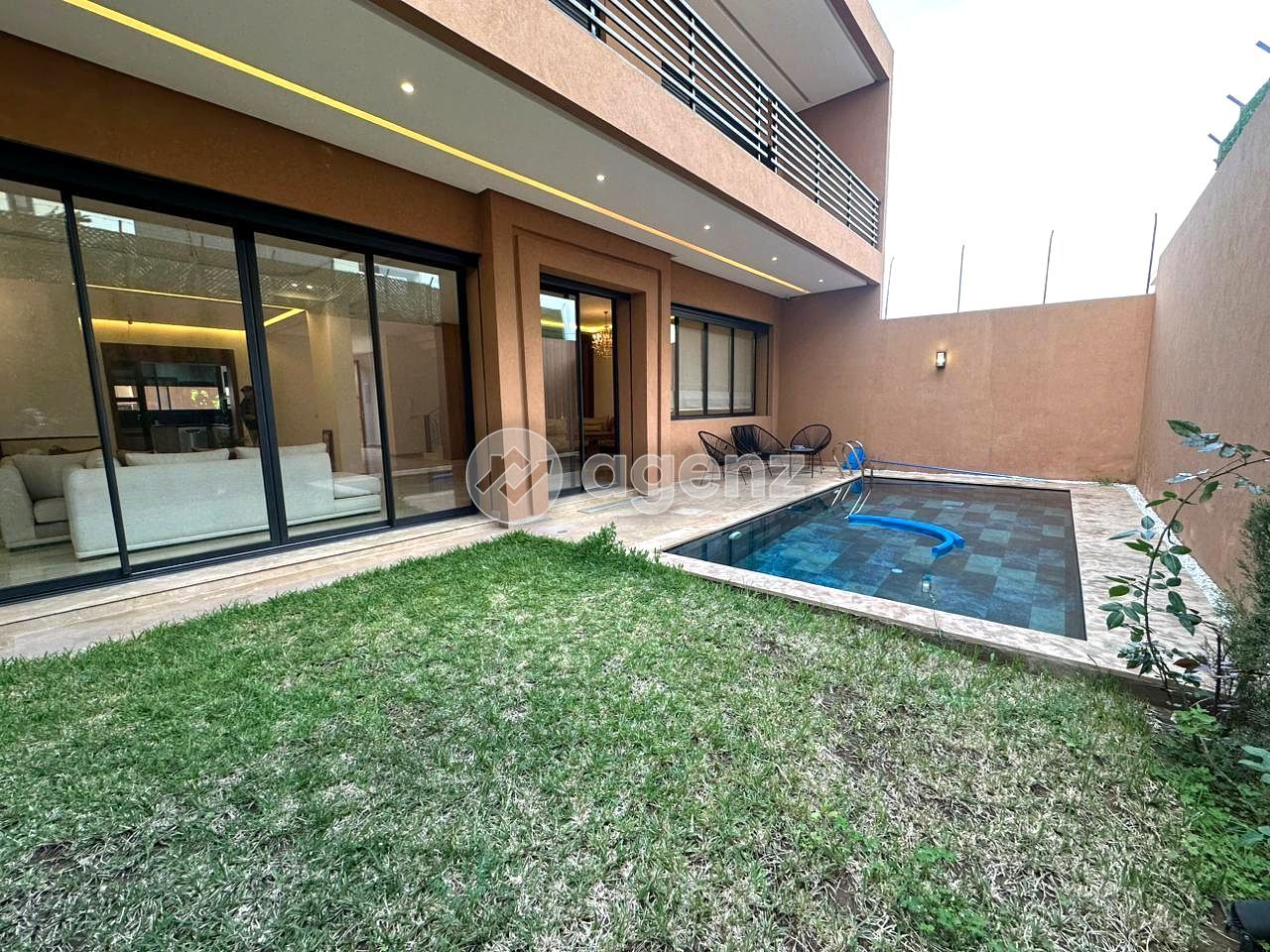 Villa d’exception à vendre – 5 chambres - Agdal — 2