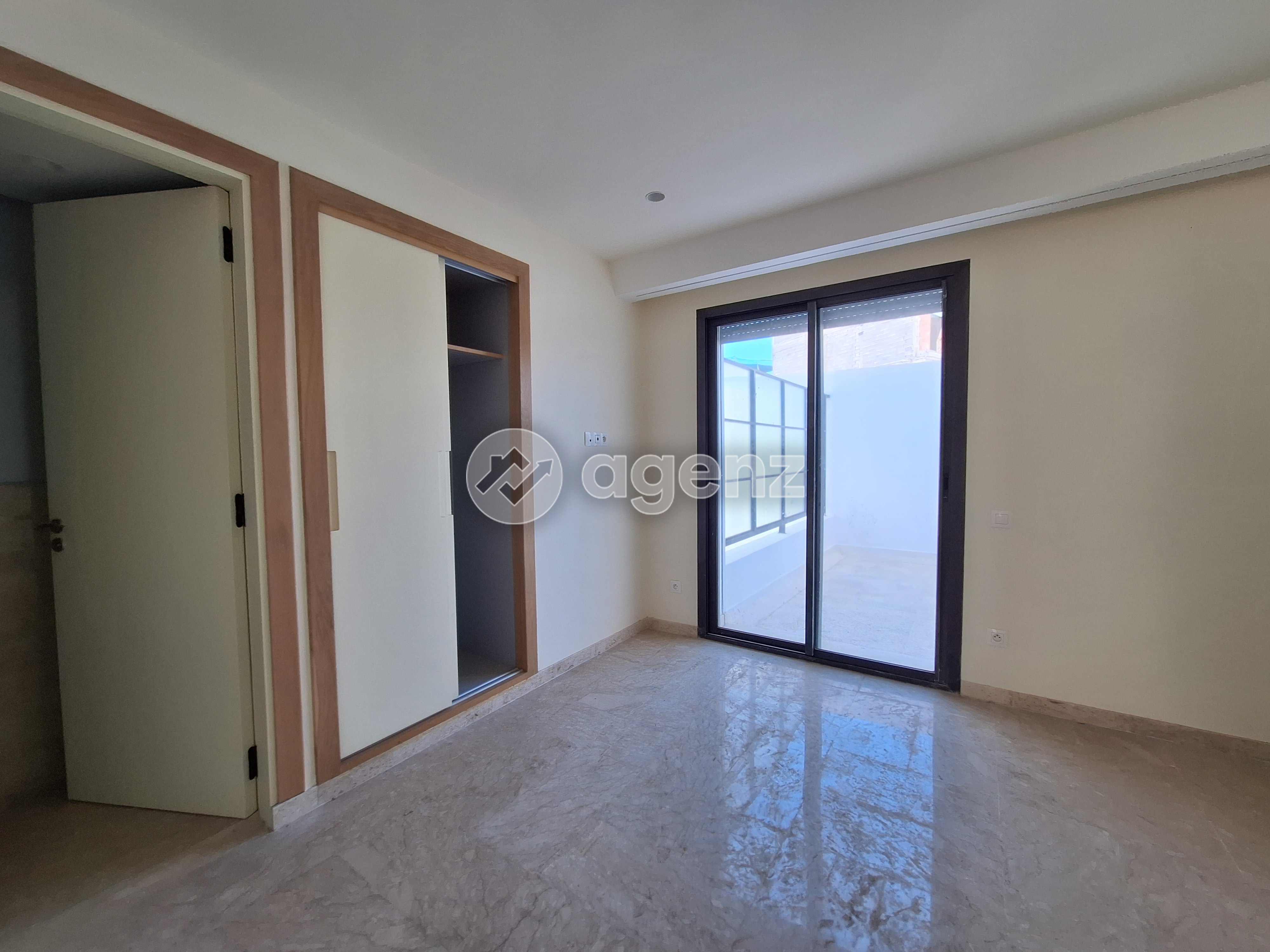 Splendide Appartement de 1 chambre A vendre à Riviera — 2