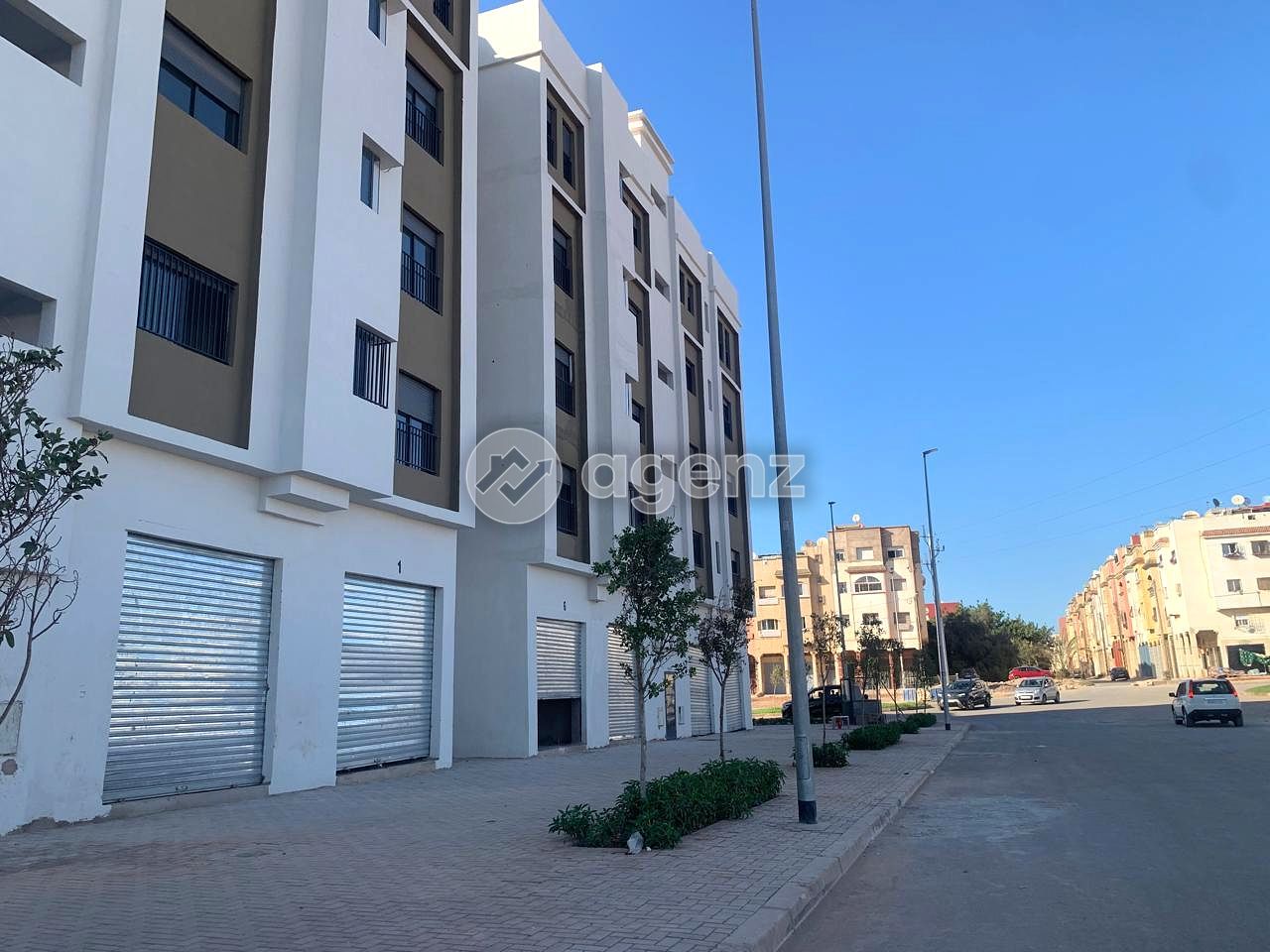 Magnifique Commerce sur Grand avenue à louer à Sidi Maarouf (résidence city sidi maarouf)