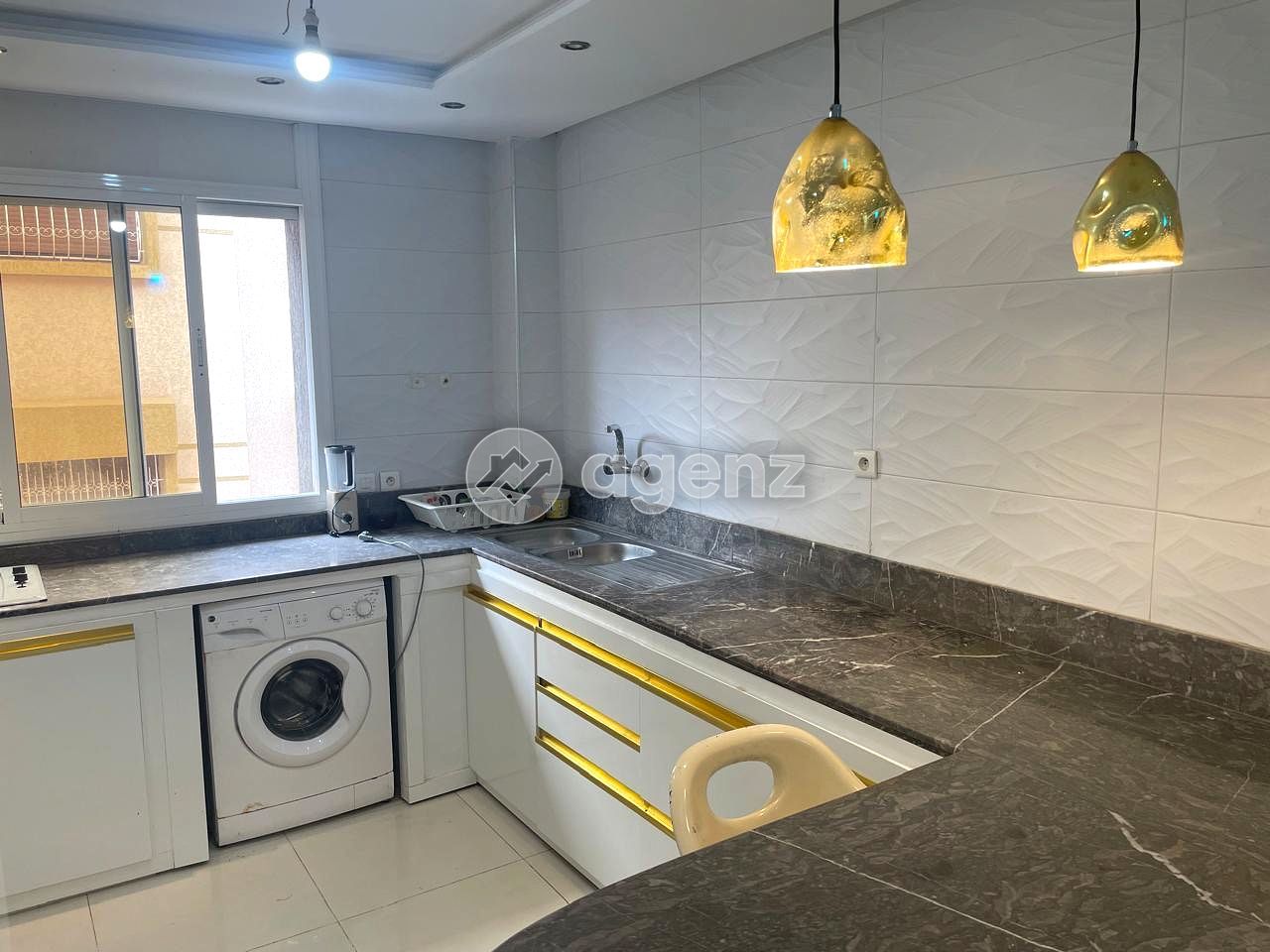 Une maison élégante de deux étages avec des commerces à vendre à Beir Rami (Est), près des marchés Al-Salam. — 4