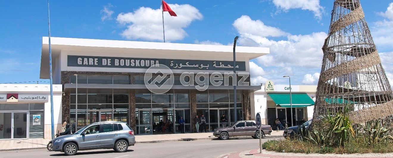 🔹 LOCAL COMMERCIAL À LOUER – BOUSKOURA VILLE 🔹Face à la gare
