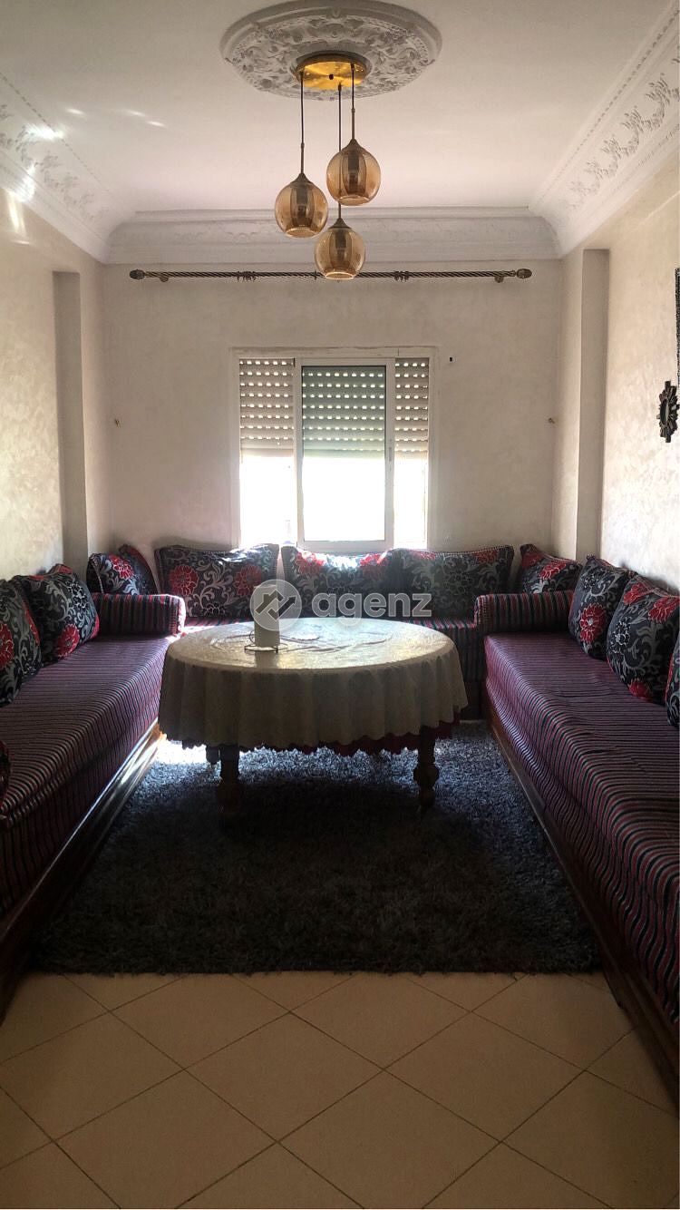 appartement en bon etat avec cuisine équipée et salle de bain rénovée