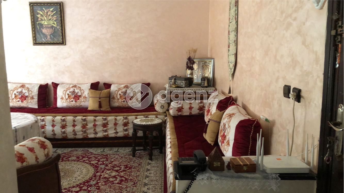 appartement en bon etat avec cuisine équipée et salle de bain rénovée — 2
