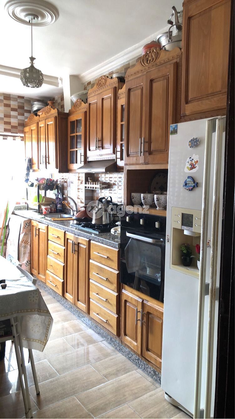 appartement en bon etat avec cuisine équipée et salle de bain rénovée — 4
