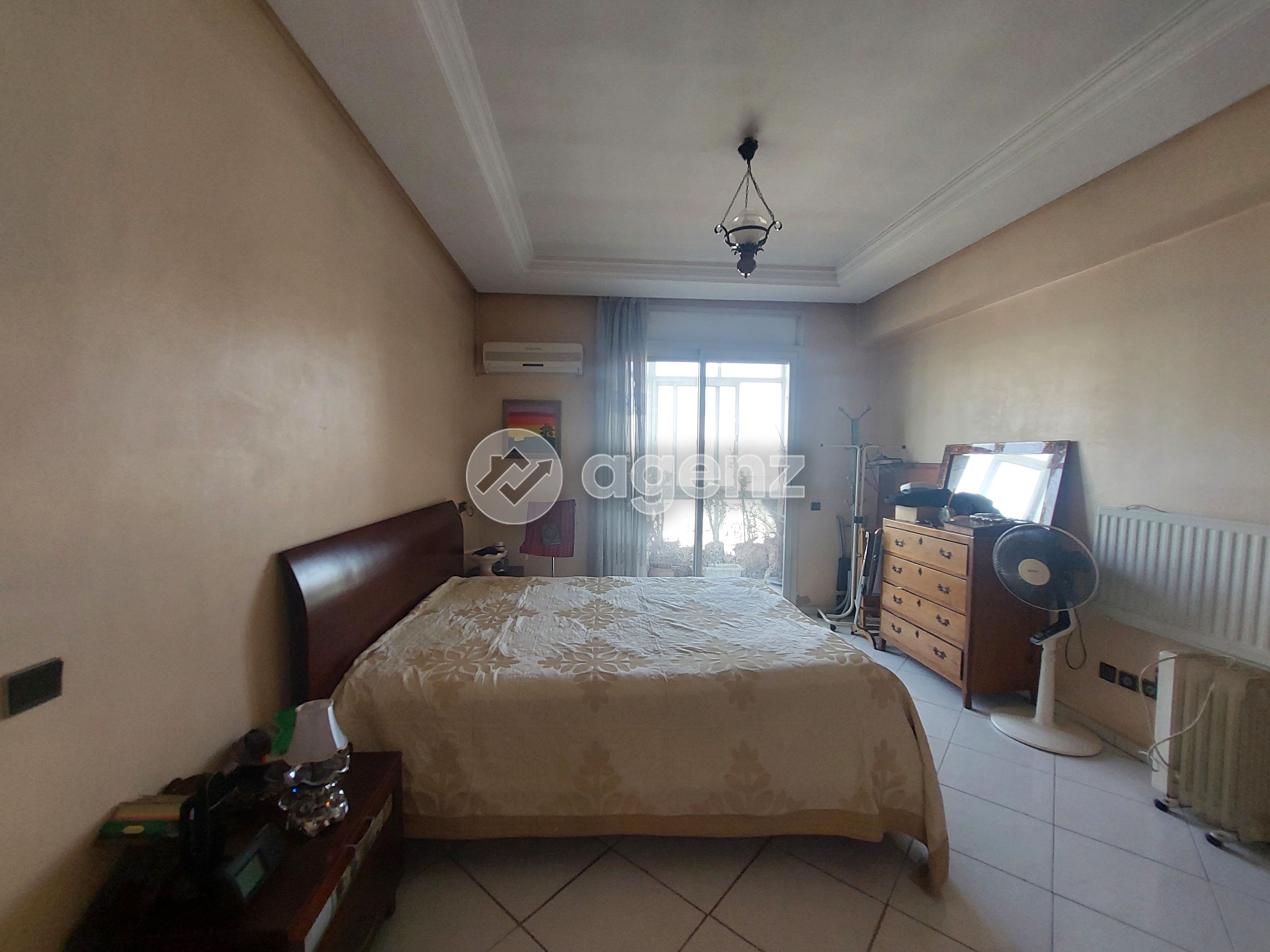 Grand appartement familial – Boulevard Ghandi, commodités à proximité
 — 2