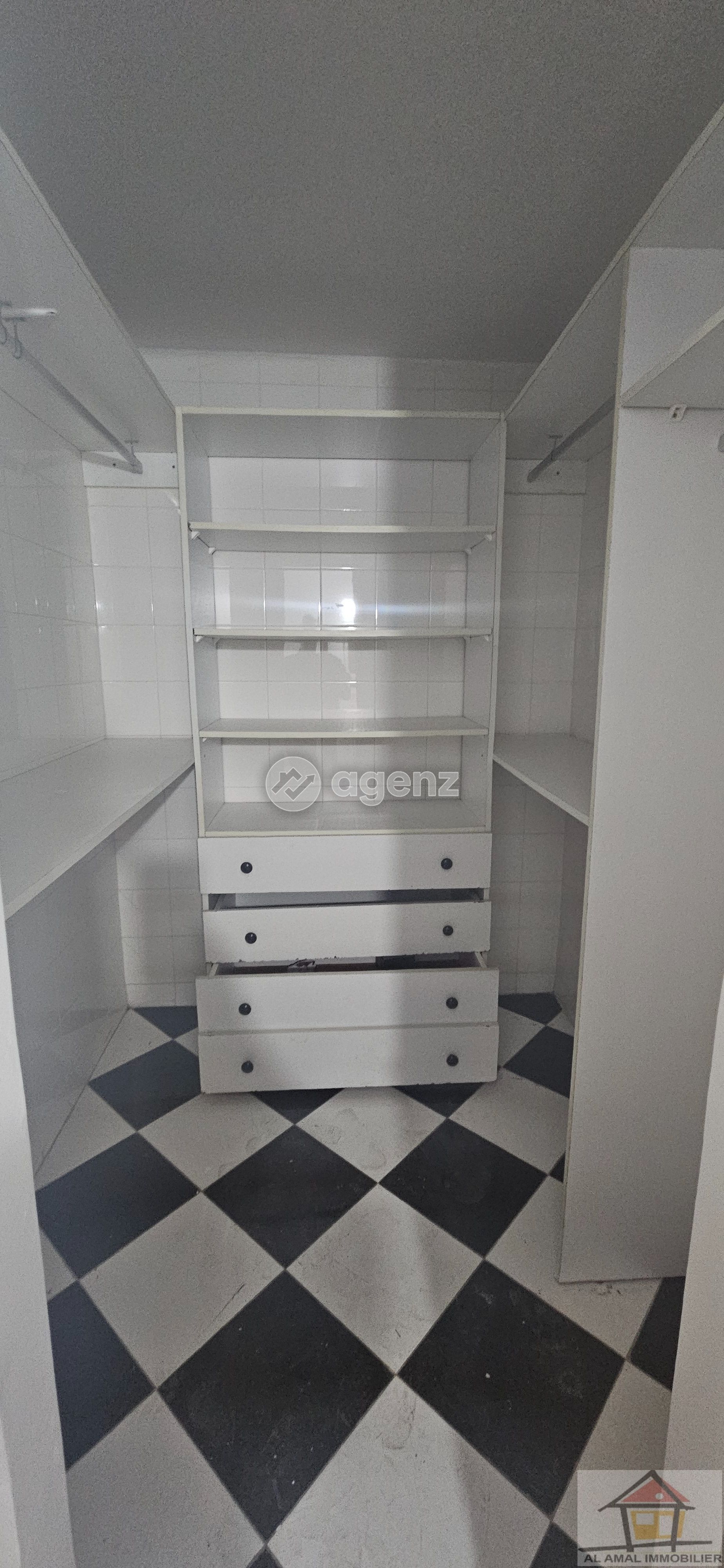 Élégant Appartement de 3 chambres à vendre à Franceville — 5