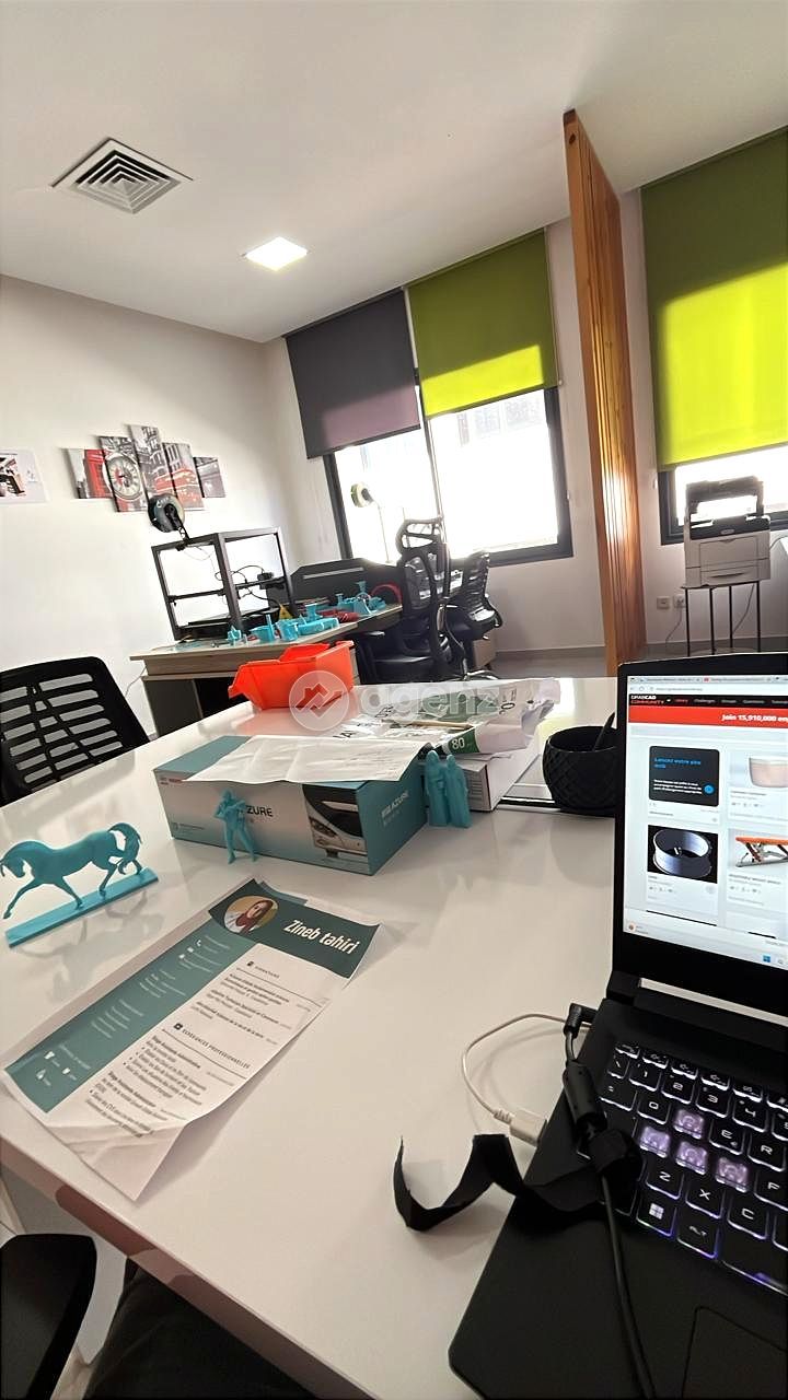 Bureau Meublé Clé en Main 54m² | Salle de Réunion + Écran 70" | Ichrak Lissasfa — 3