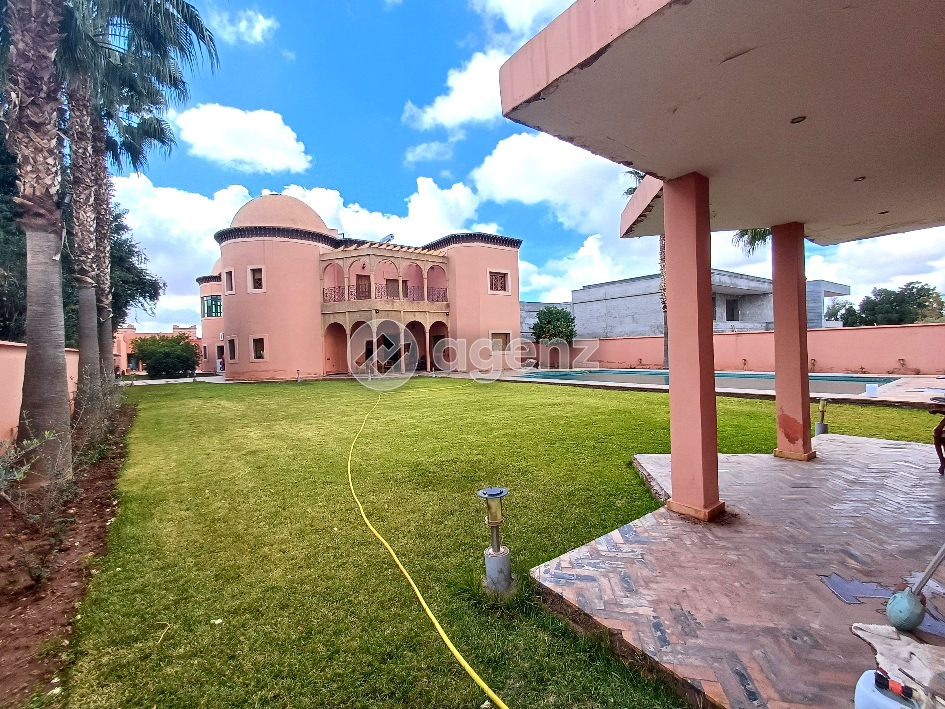 Villa à vendre à Route d'Amizmiz — 2