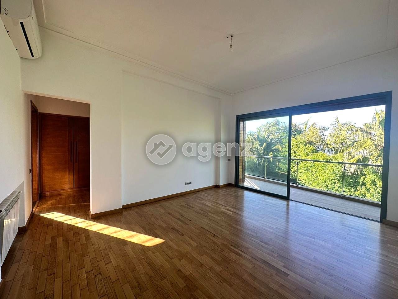 Élégant Villa de 5 chambres à louer à Ain Diab Extension — 5