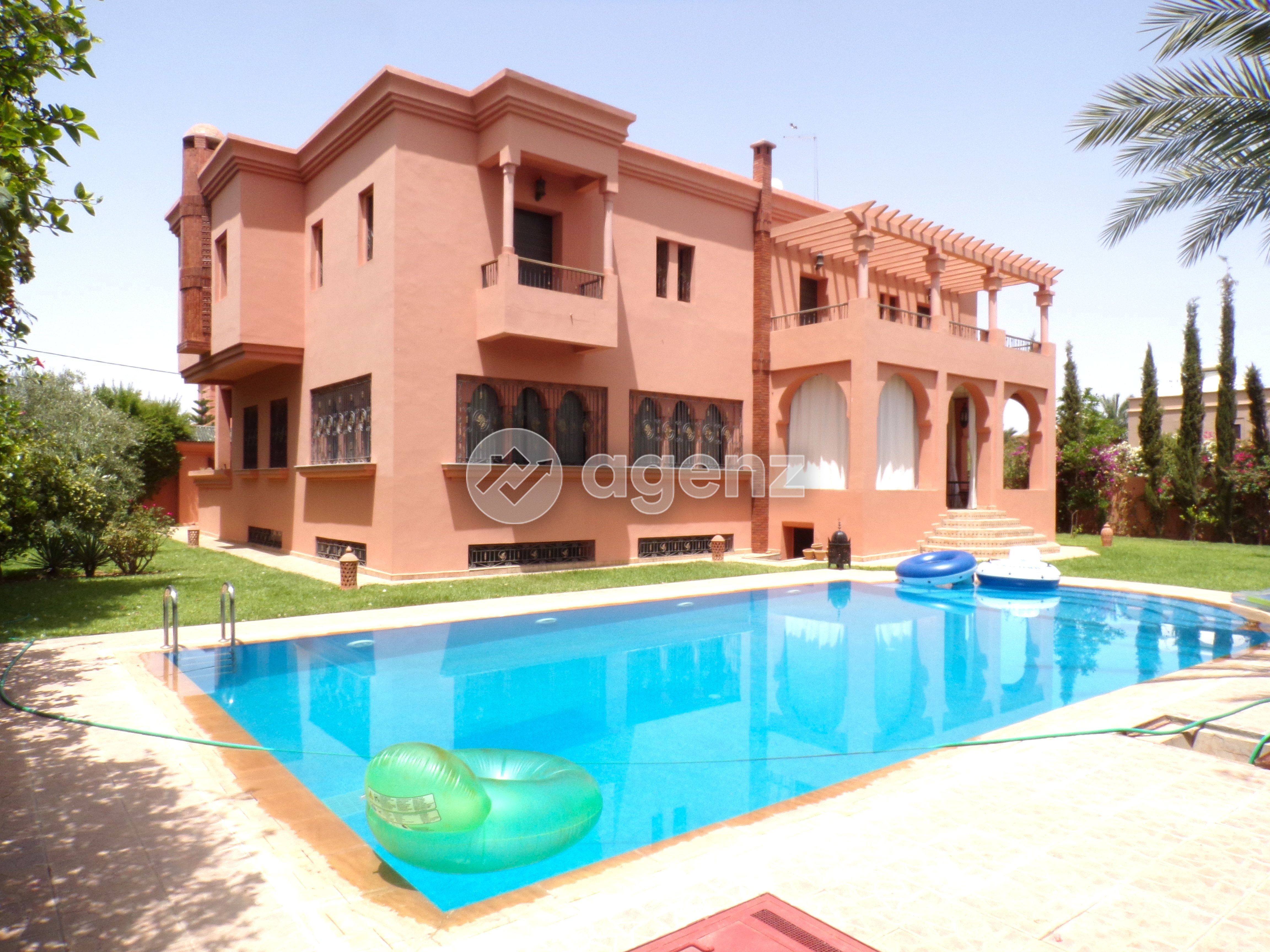 VILLA HAUT STANDING AVEC HAMMAM BELDI & PISCINE