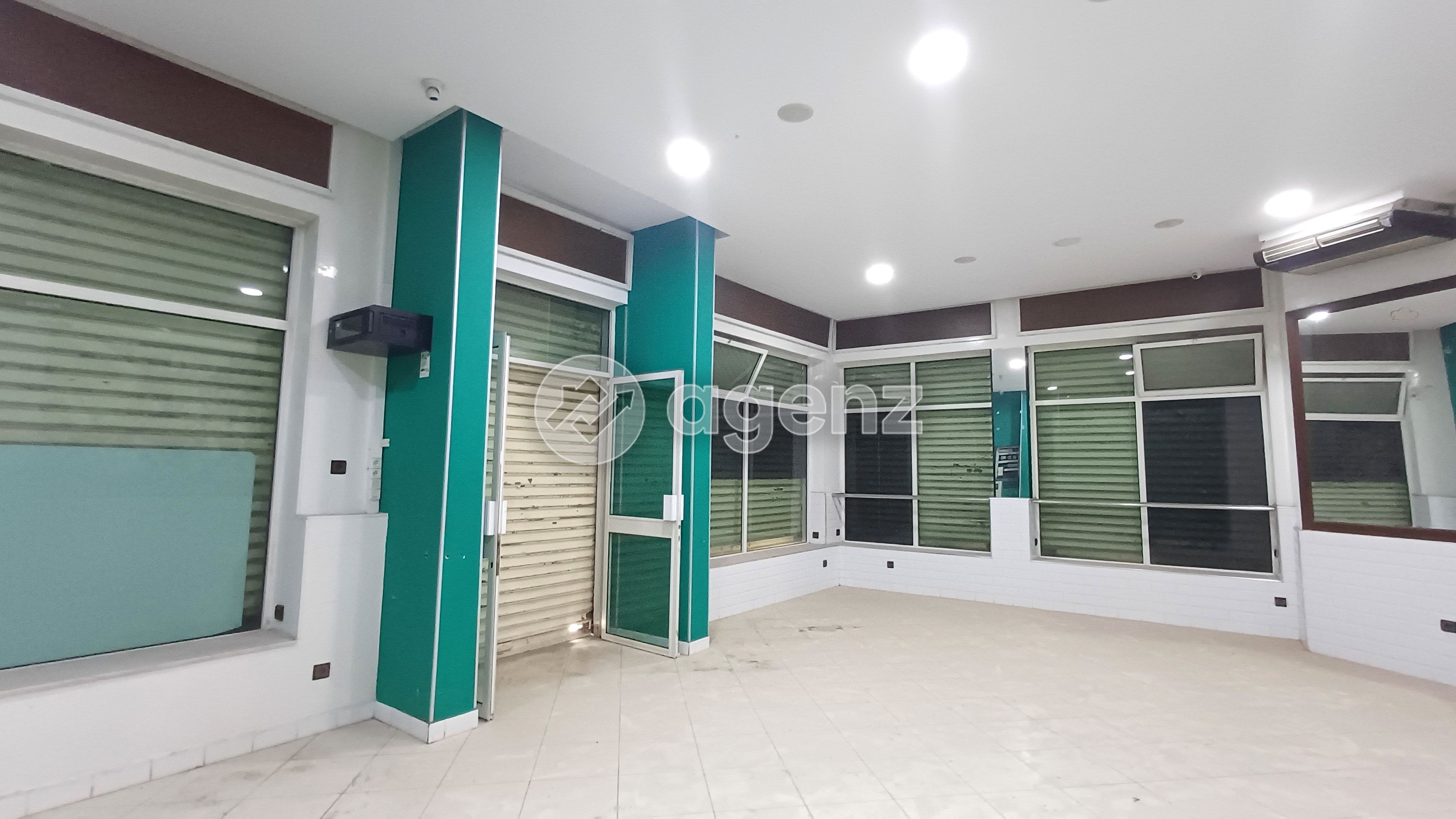 COMMERCE 217 M² À LAYMOUNE — 2