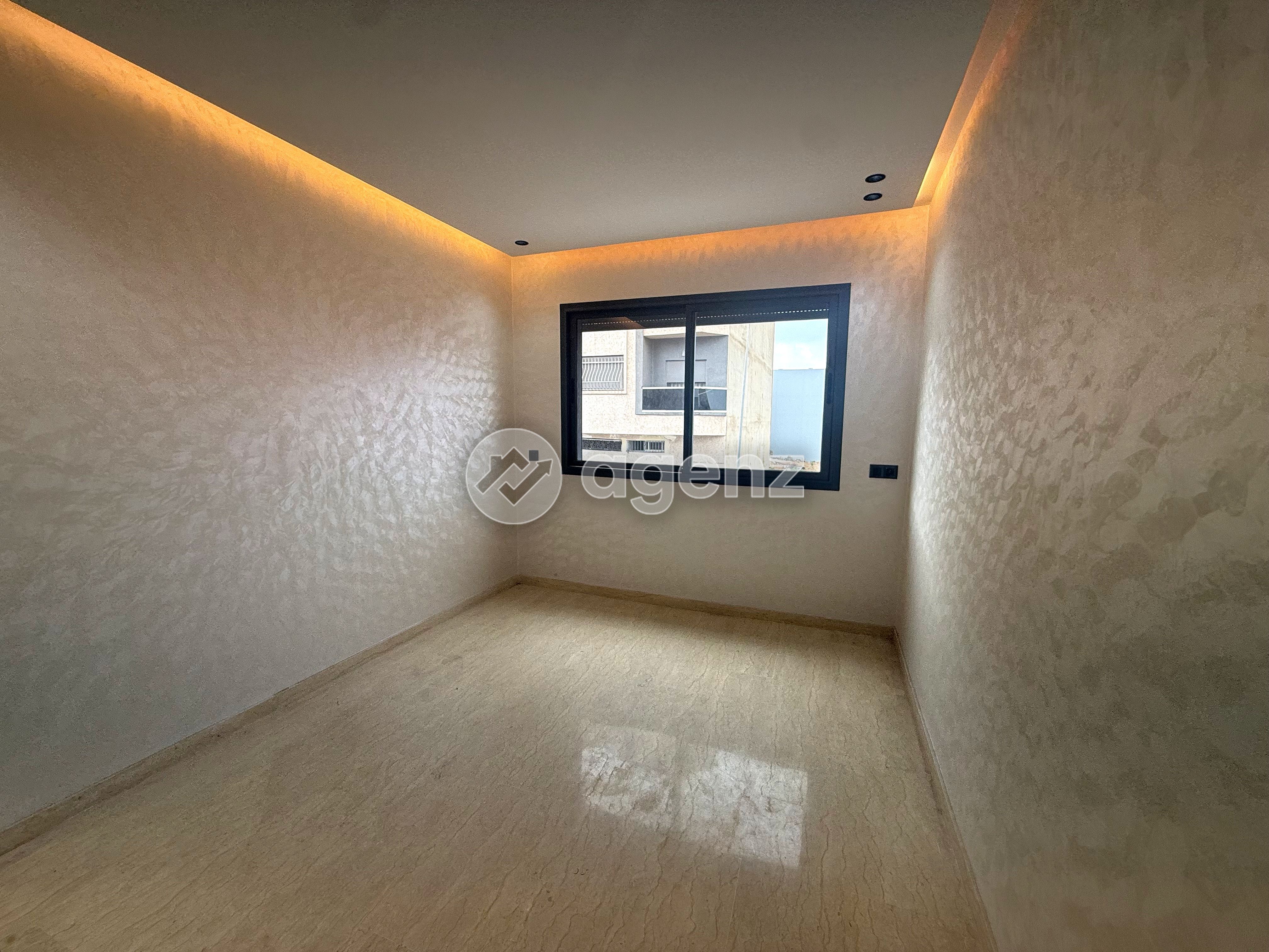 UN APPARTEMENT FACILE À AMÉNAGER — 2