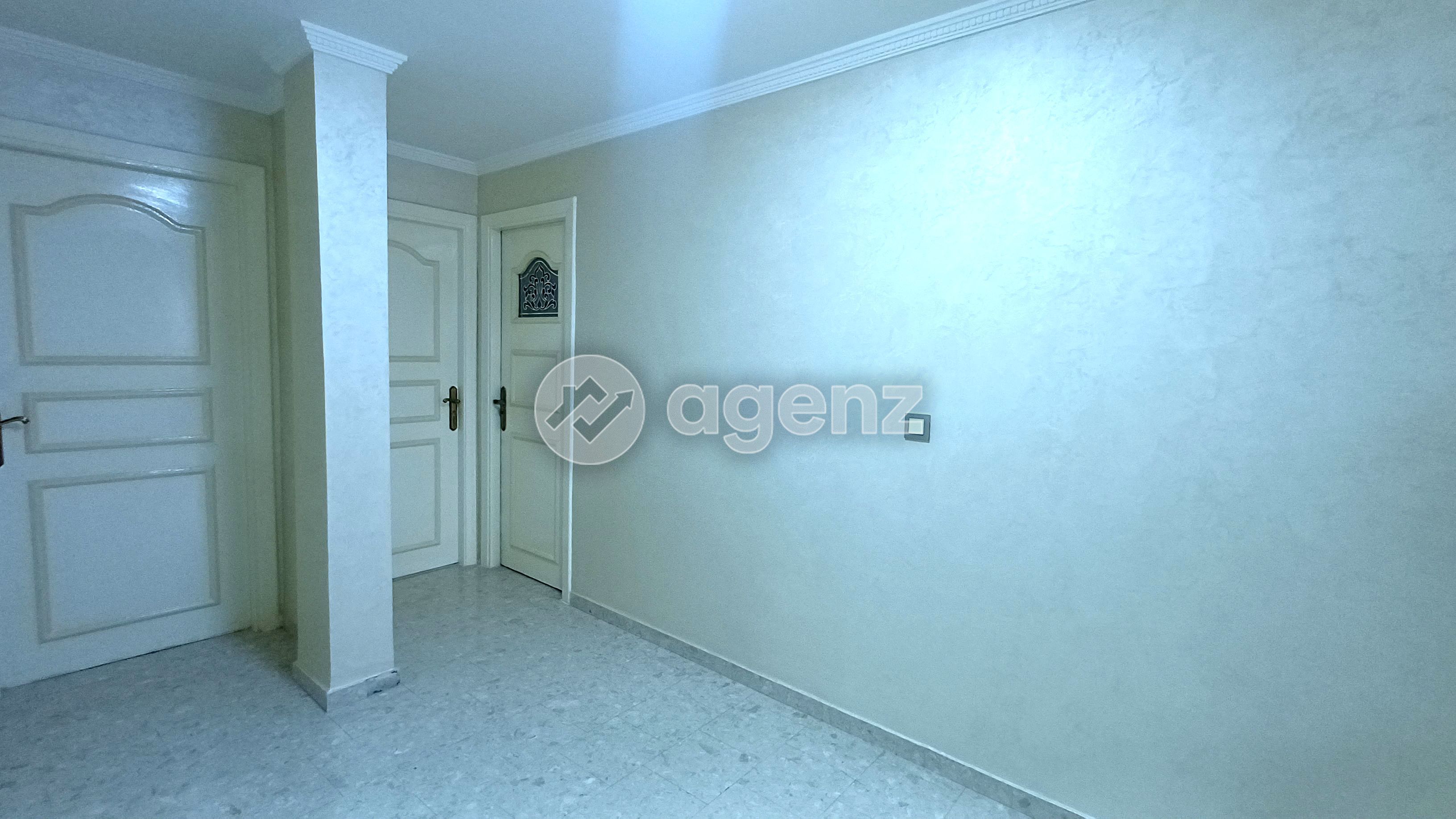 UN ESPACE DE VIE MODERNE DANS UN QUARTIER PRESTIGIEUX — 4