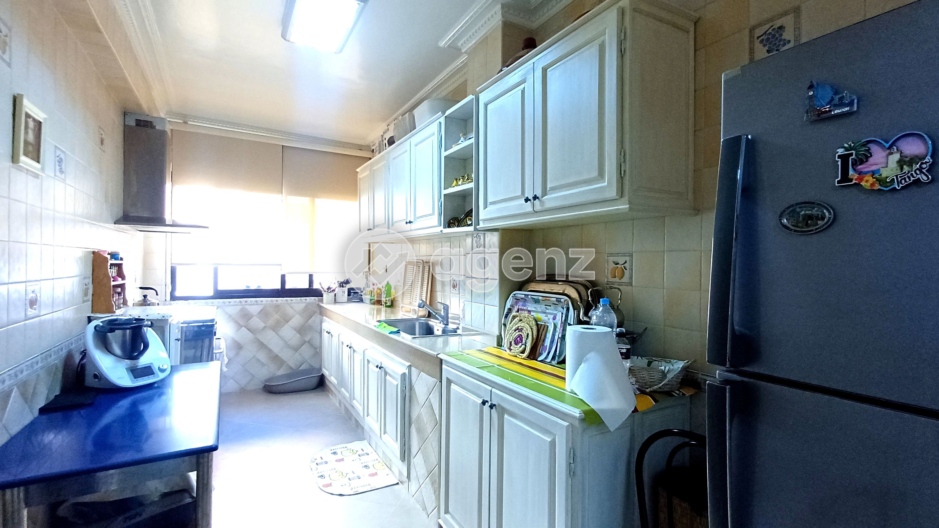 UN ESPACE DE VIE MODERNE DANS UN QUARTIER PRESTIGIEUX — 3
