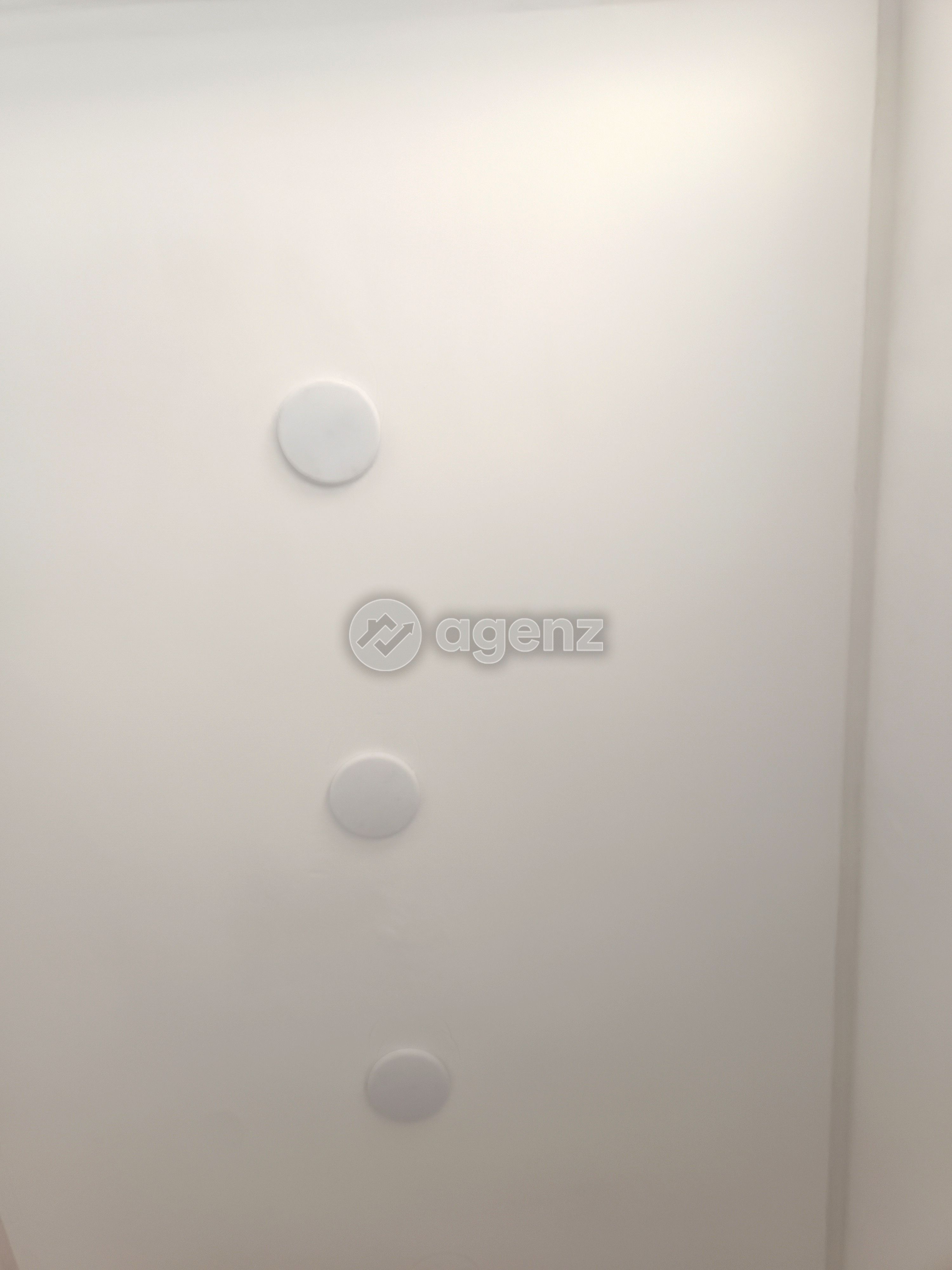 Un magasin commercial luxueux à louer à Rahma. Il y a un local à louer, propre et réparé, adapté à toute activité professionnelle ou commerciale. Proche de Dar Bouazza. Le magasin est situé dans un endroit agréable et proche de toutes les commodités. Les personnes intéressées doivent contacter pour connaître le prix et organiser une visite. — 3
