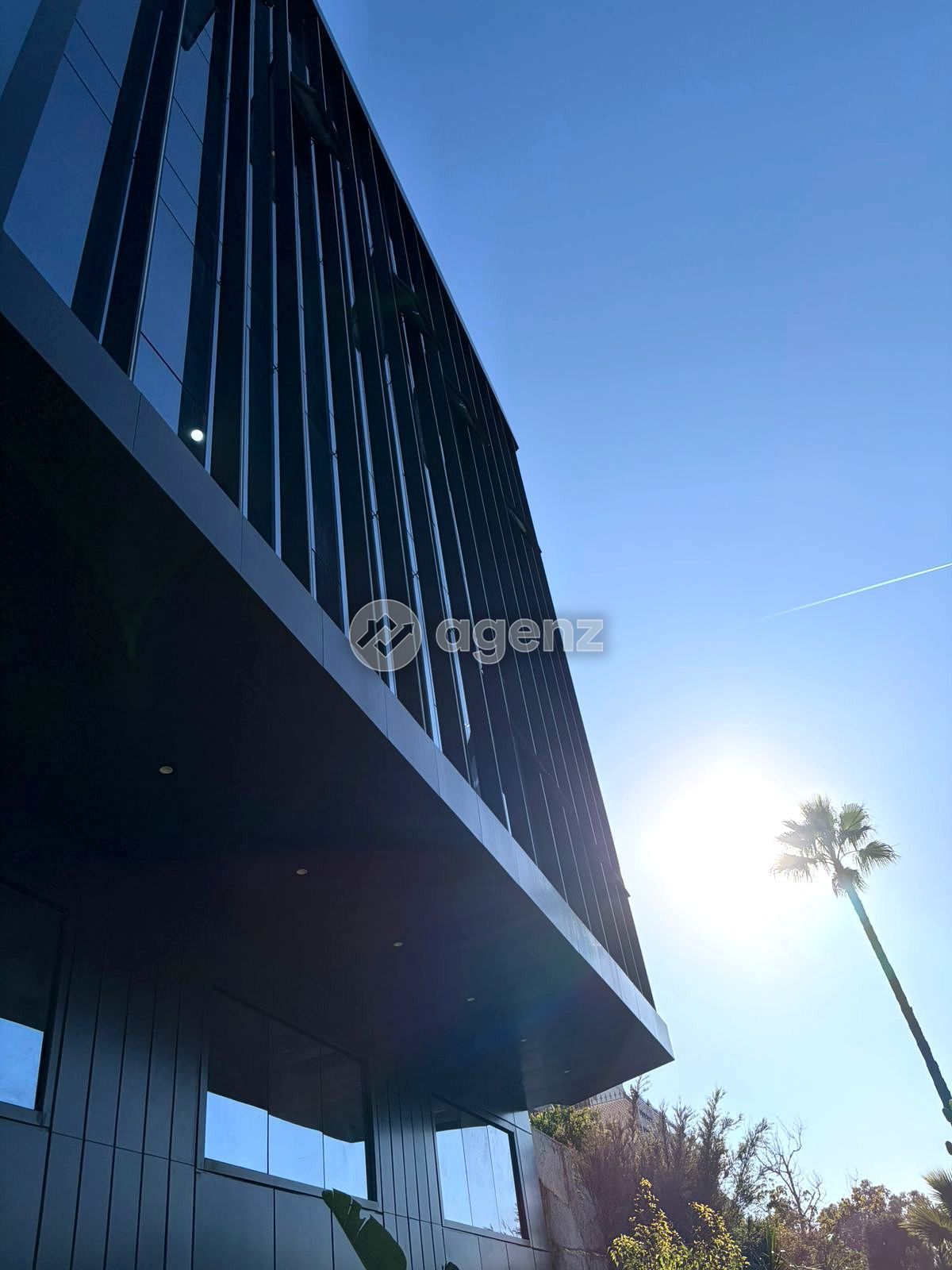 Magnifique Bureau à vendre à 2 mars — 2