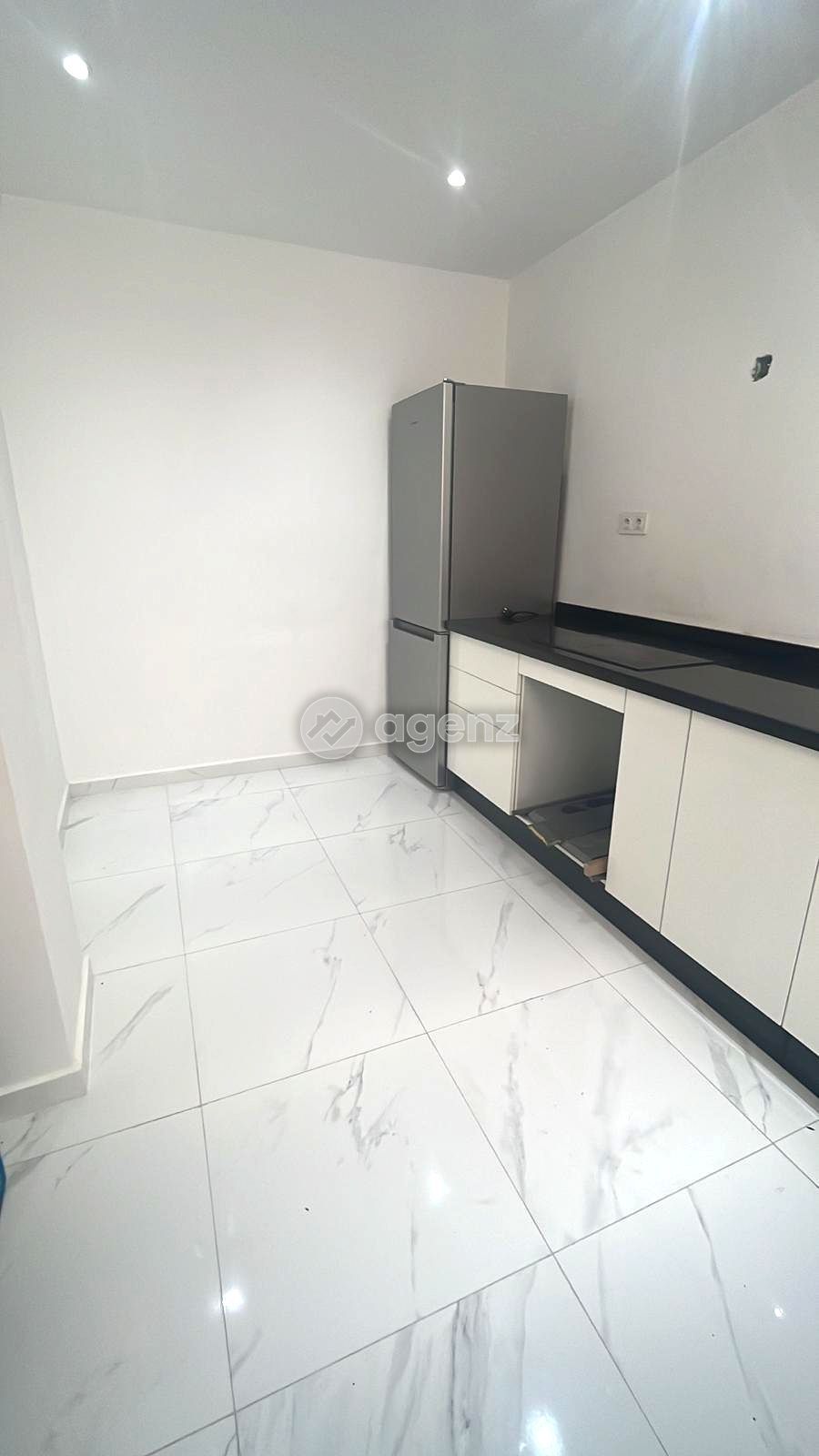 Appartement à vendre à Hay Salam, cuisine équipée — 4