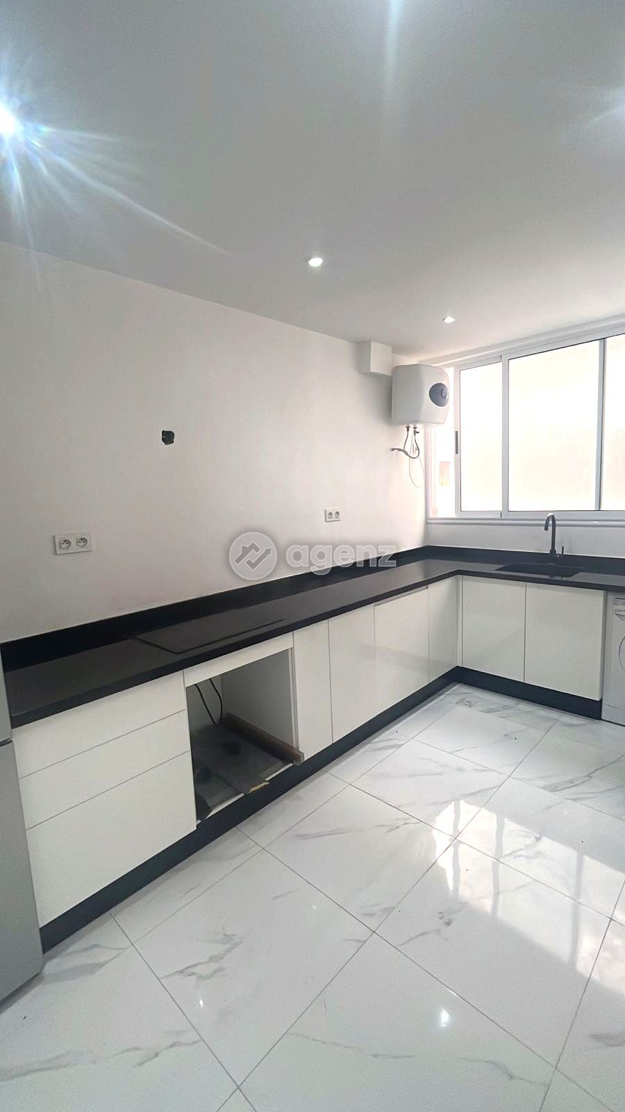 Appartement à vendre à Hay Salam, cuisine équipée — 5