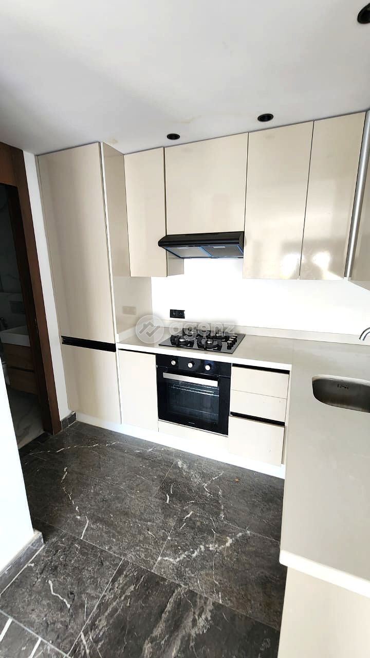 Authentique Appartement de 1 chambre à louer à Les Hôpitaux — 4