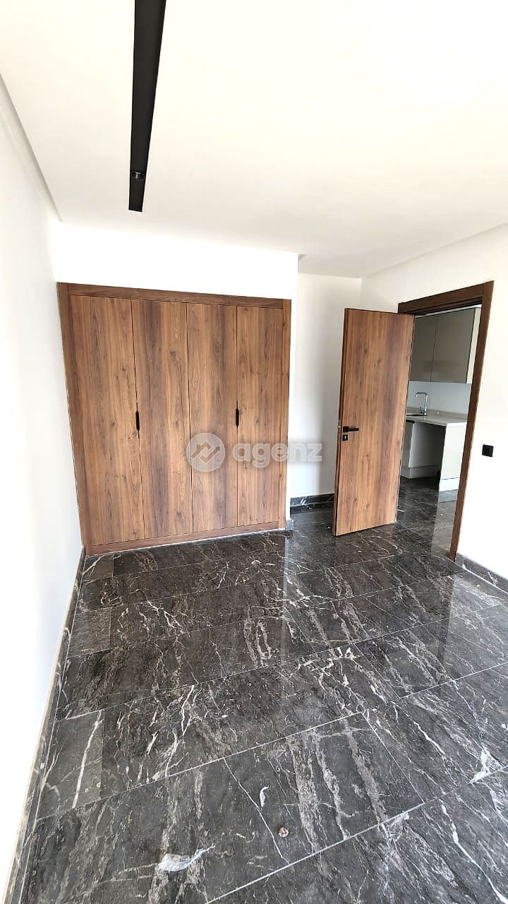 Authentique Appartement de 1 chambre à louer à Les Hôpitaux — 3