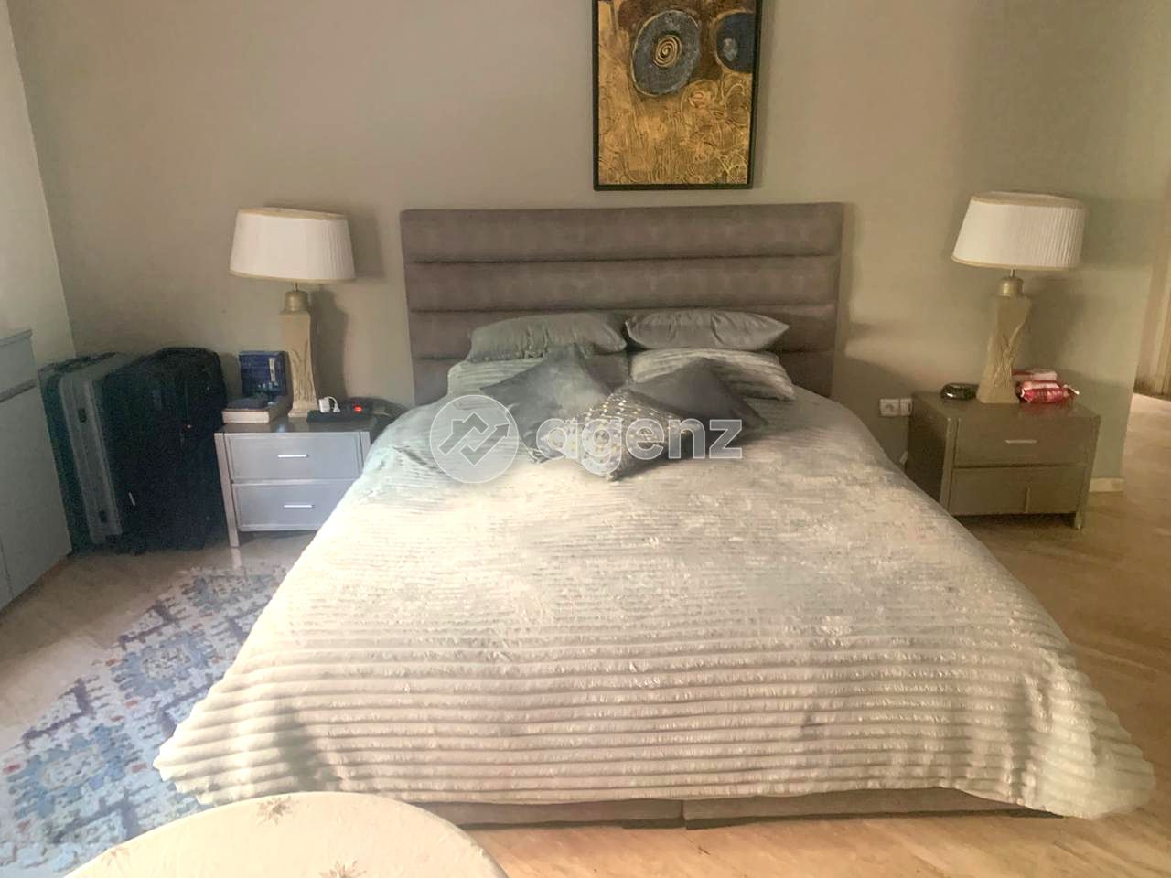 Superbe Appartement de 212 m2 avec Terrasse Verdoyante — 3