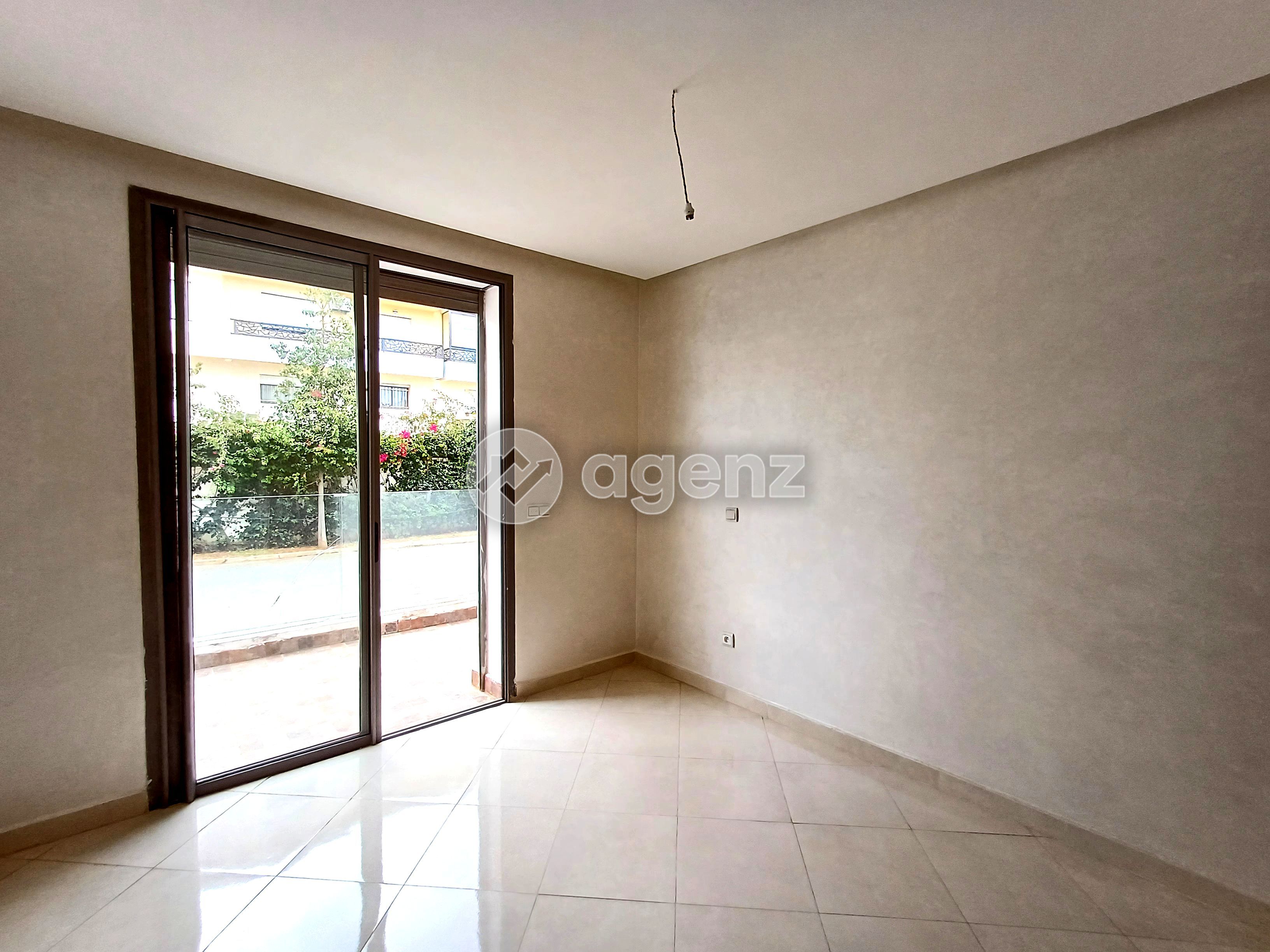 Luxueux Appartement de 2 chambres à vendre à Plage Mimosa 2 — 3