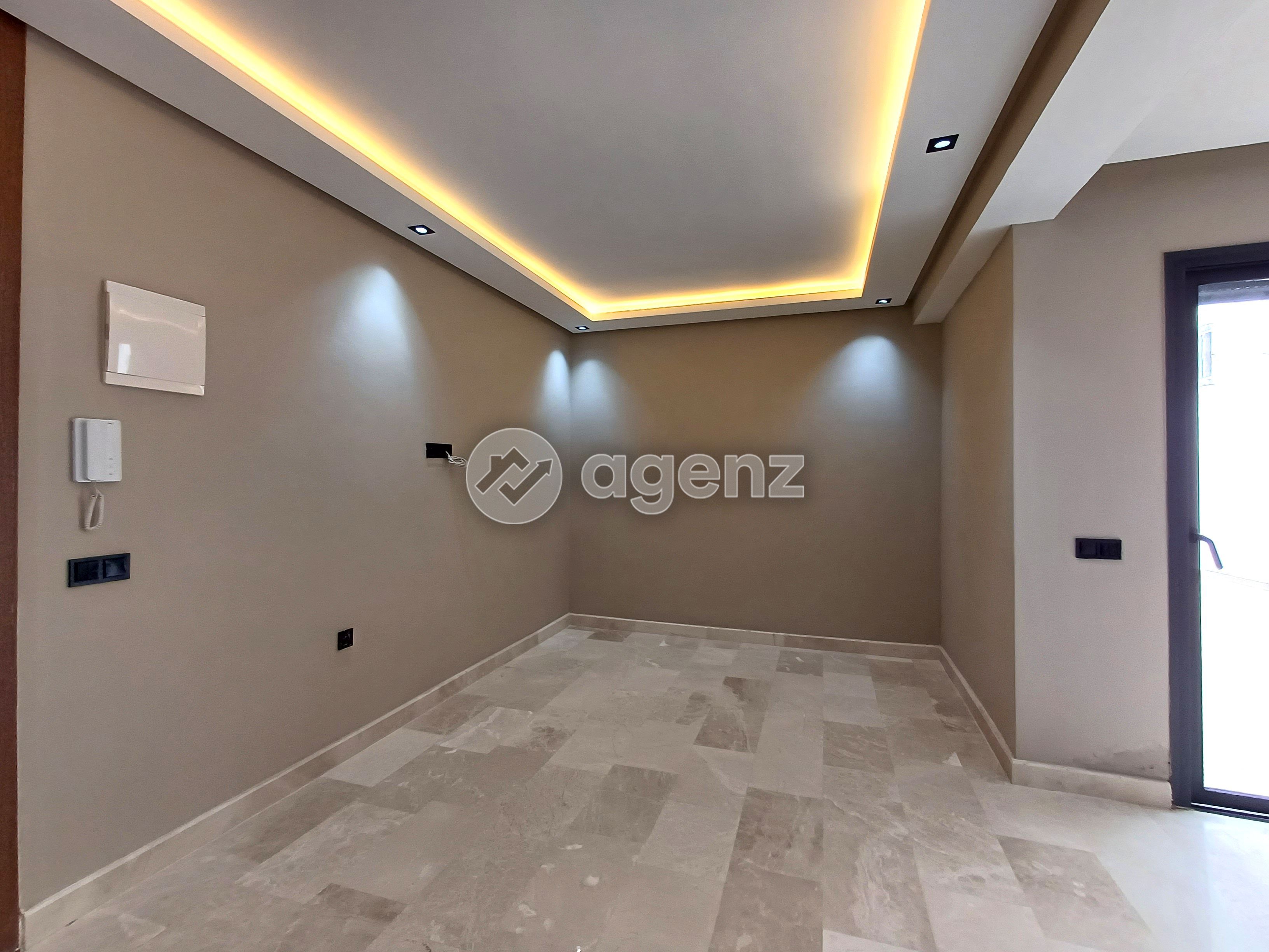 Appartement à vendre à 2 Mars — 3