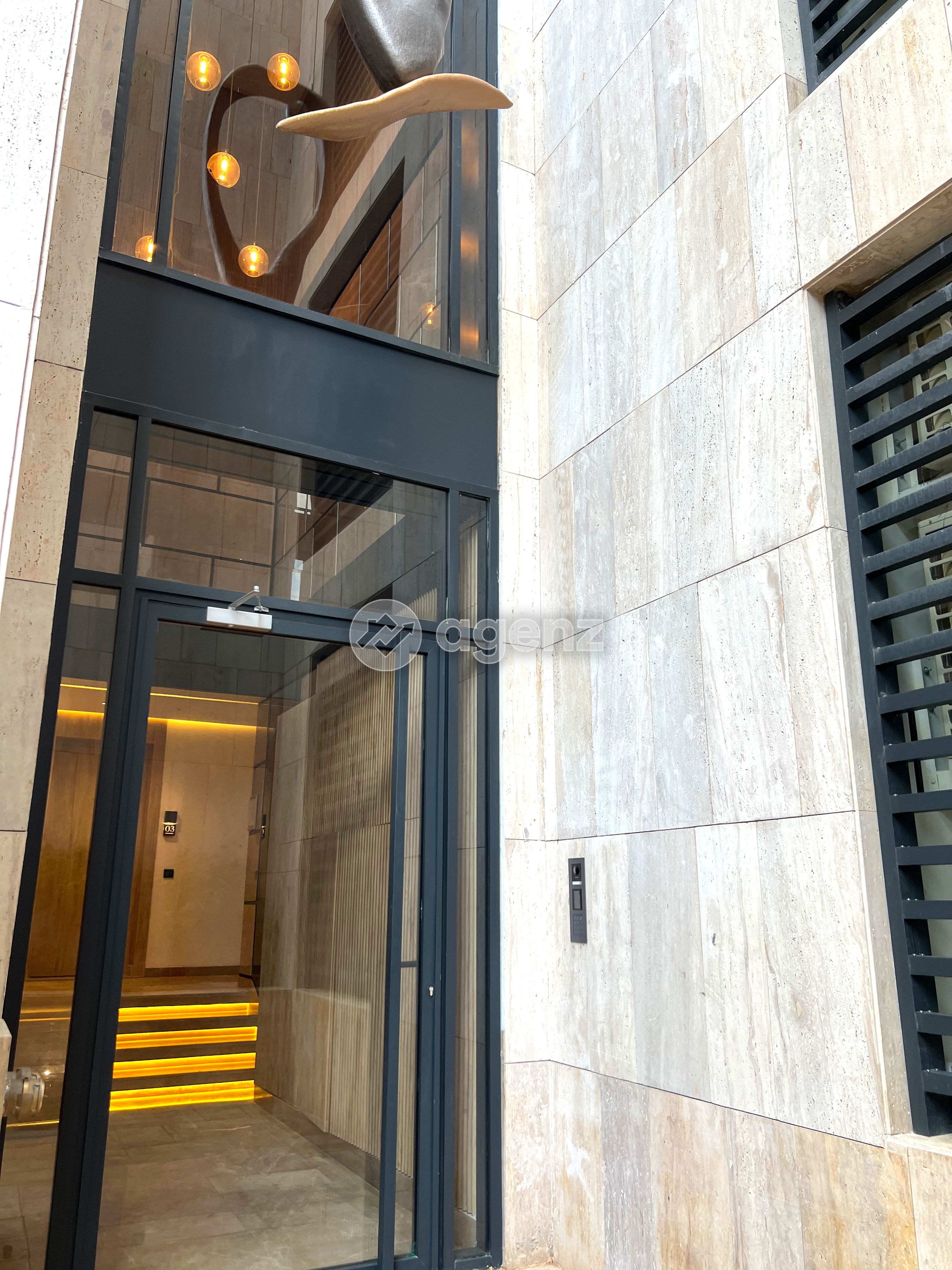 Prestigieux Appartement de 2 chambres et salon à louer à Souissi