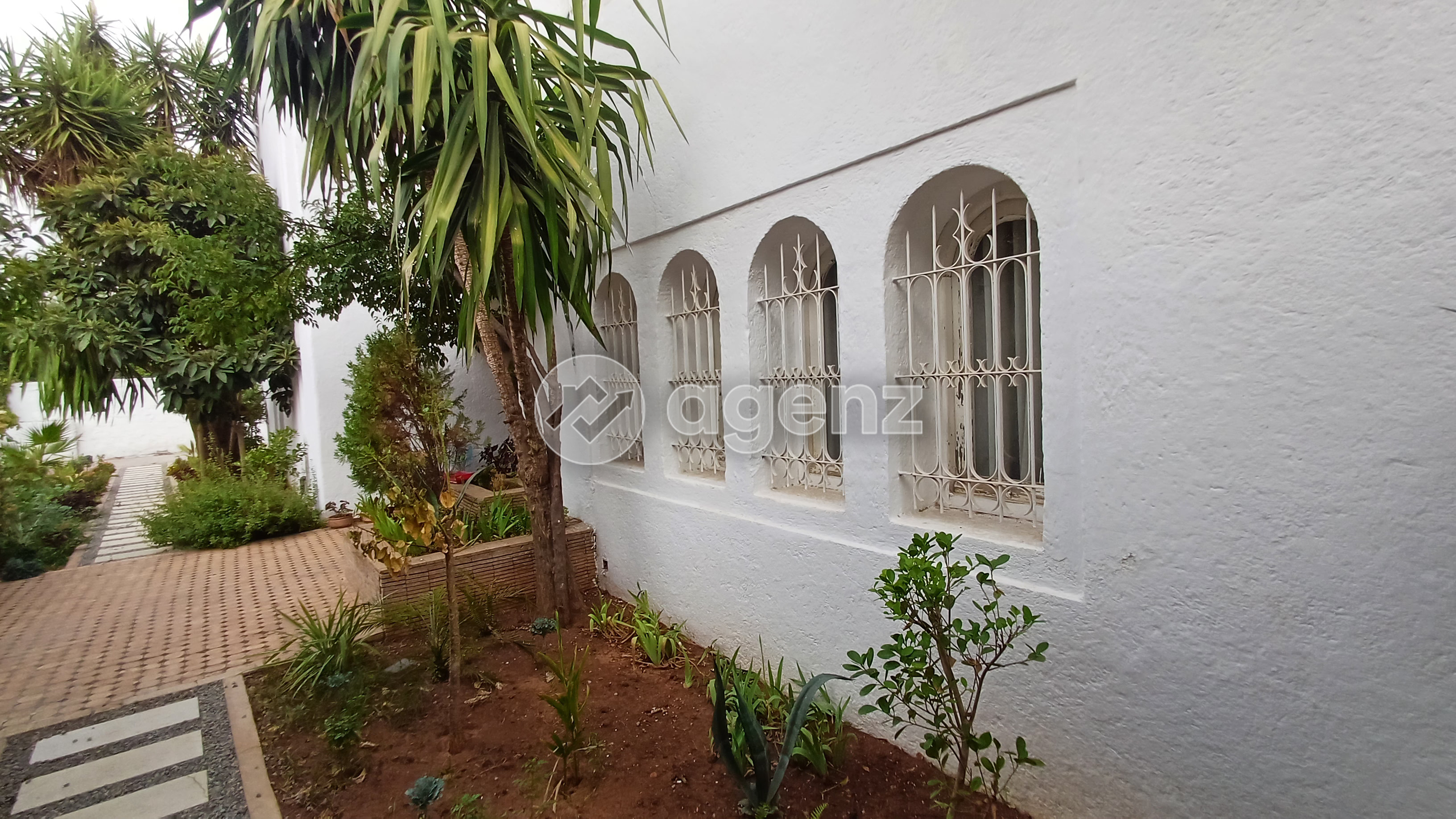 Villa avec piscine, espace et confort — 3