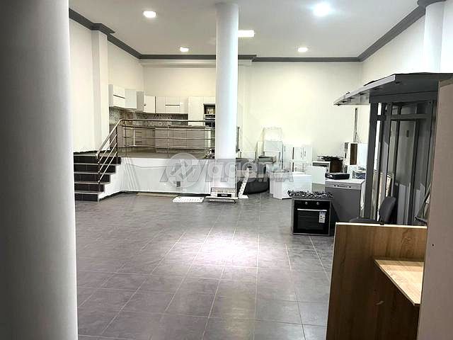 à saisir : 440m² grand local commercial plein blvd mohamed 6 — 4