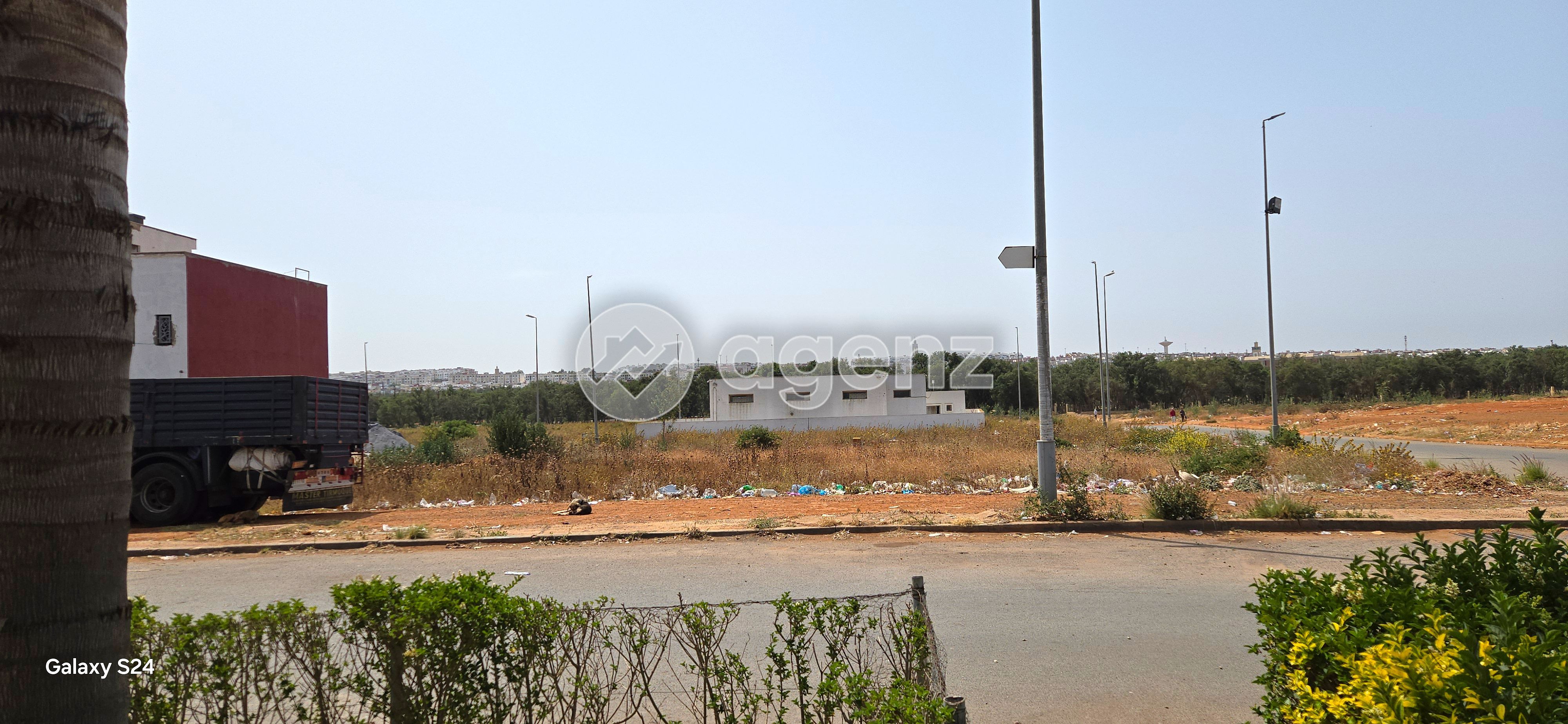 Terrain 349m zone Villa , 3 façades — 2