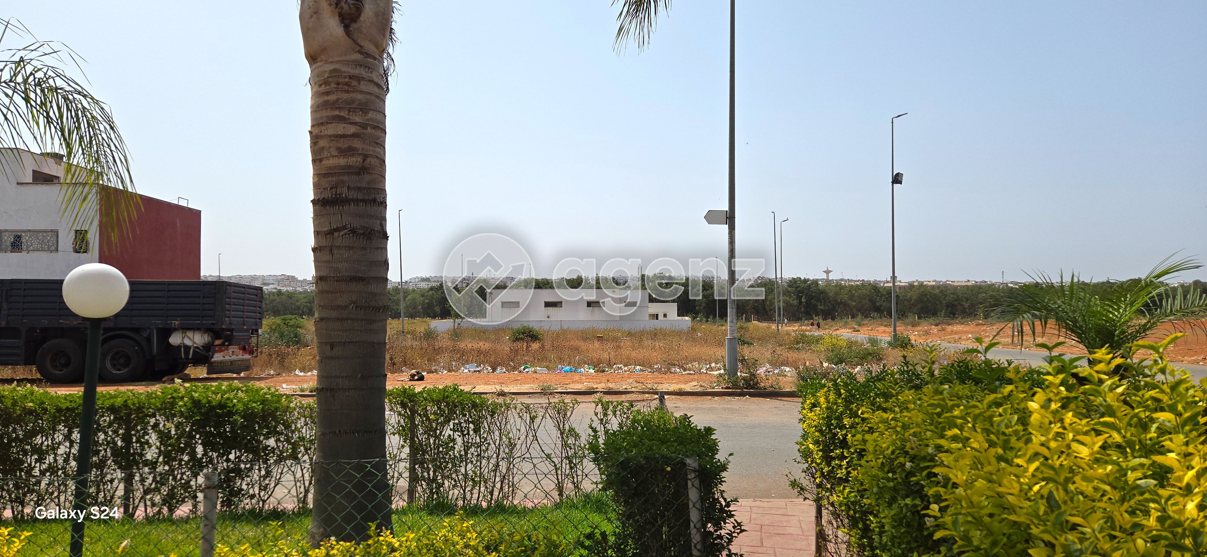 Terrain 349m zone Villa , 3 façades