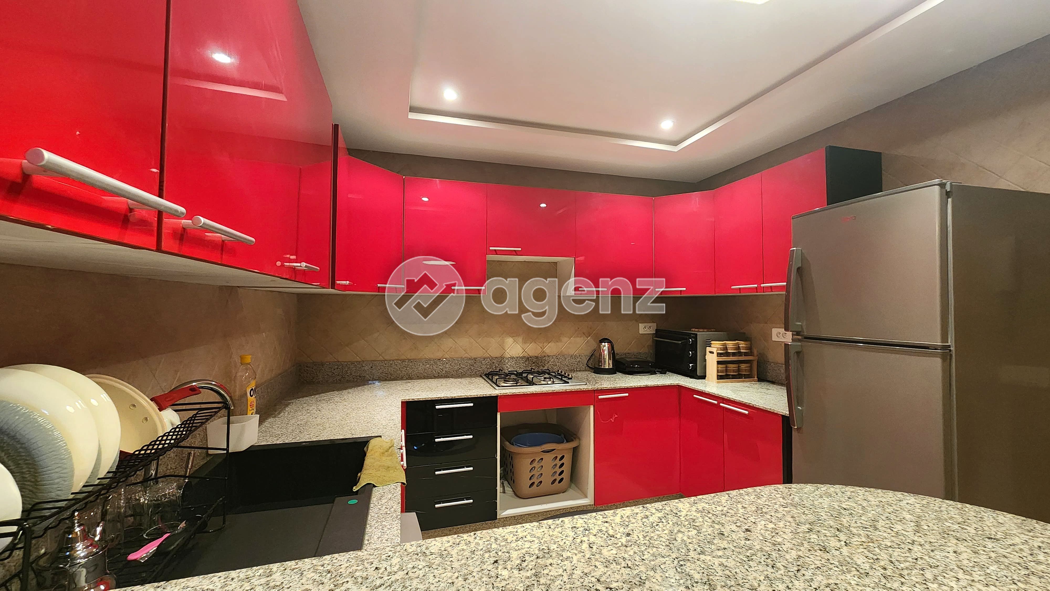 PROFITEZ D’UN INTÉRIEUR MODERNE ET ÉLÉGANT — 3
